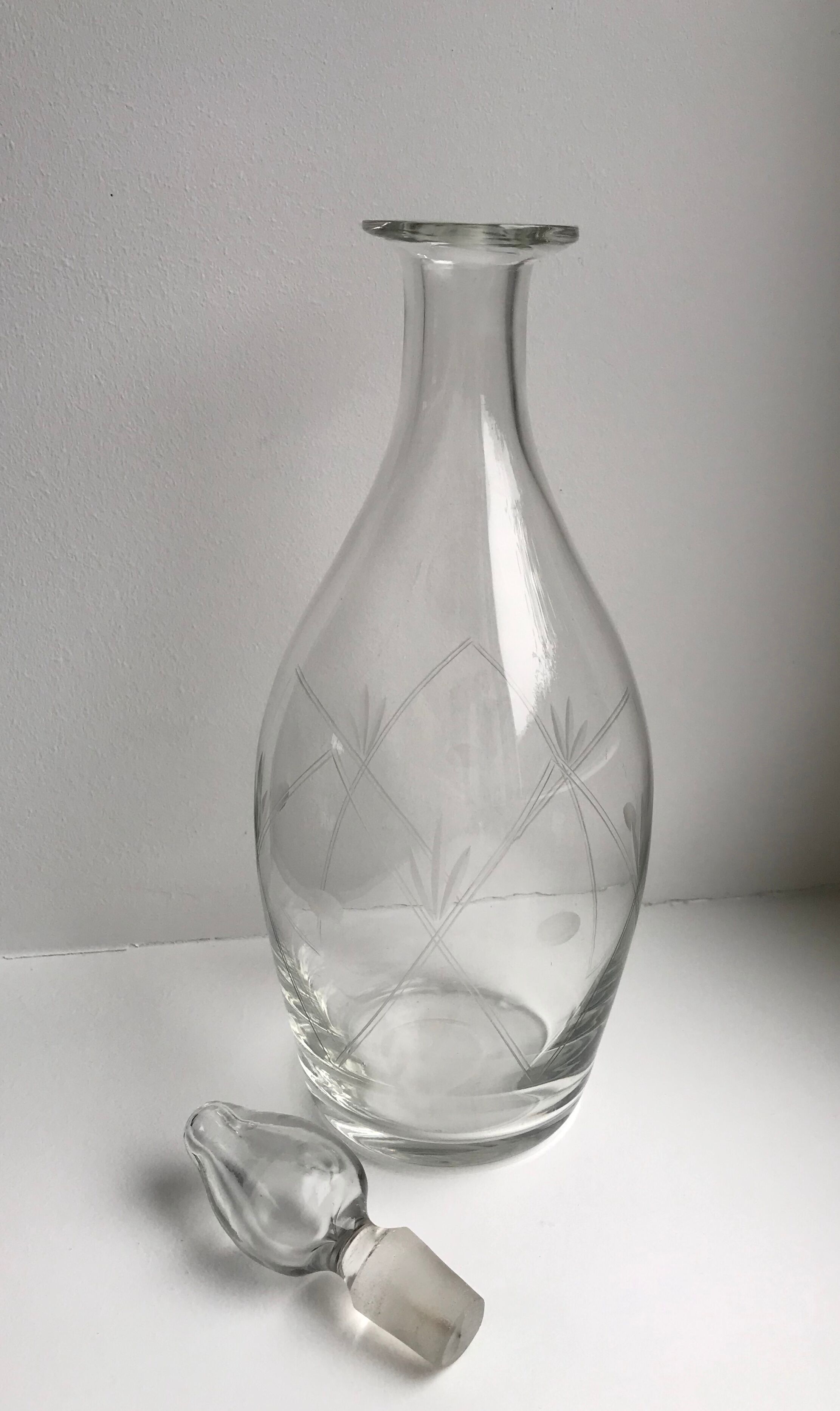 Carafe à vin en cristal en verre gravé début XXème