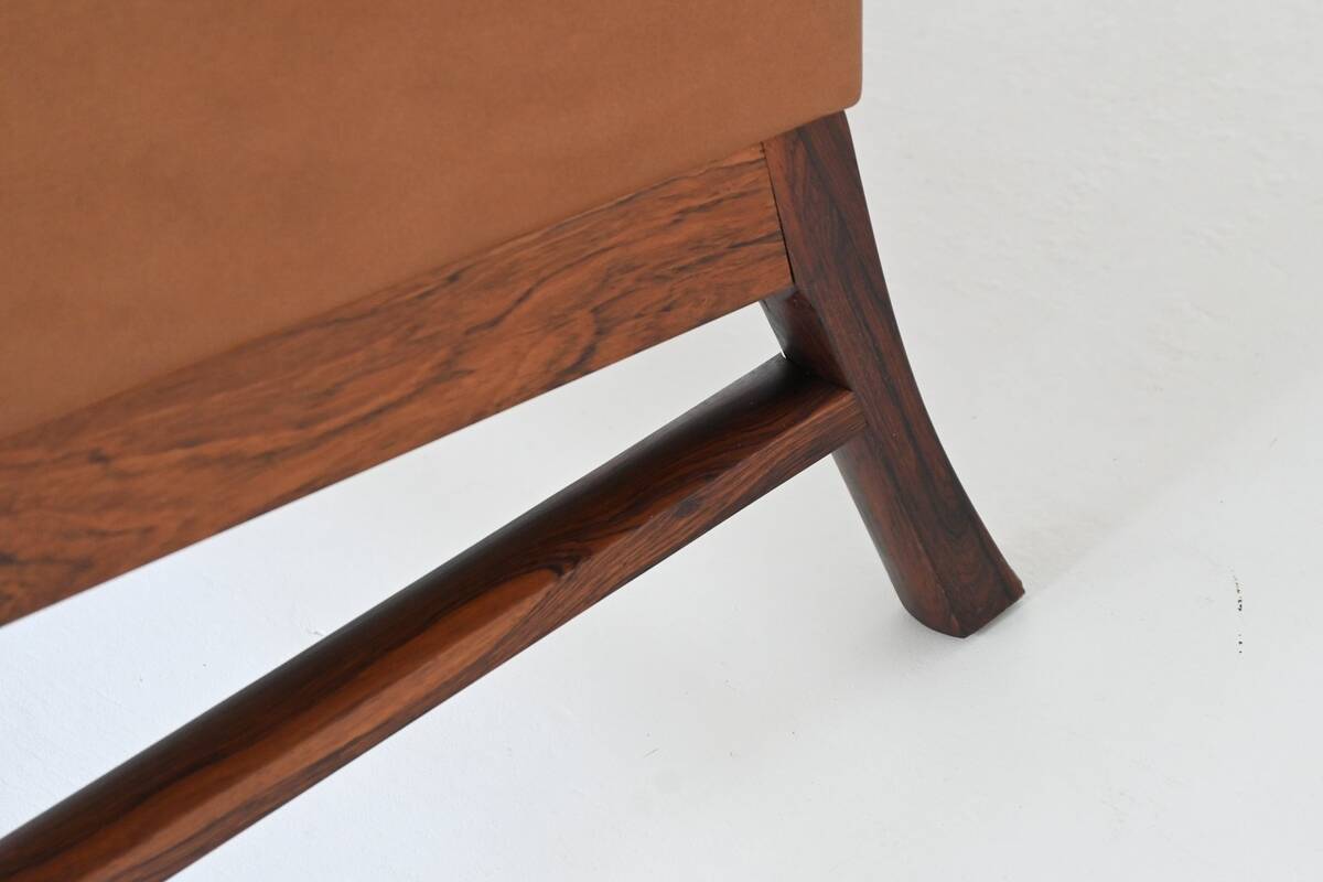 Canapé scandinave trois places en palissandre et cuir marron Danemark 1960