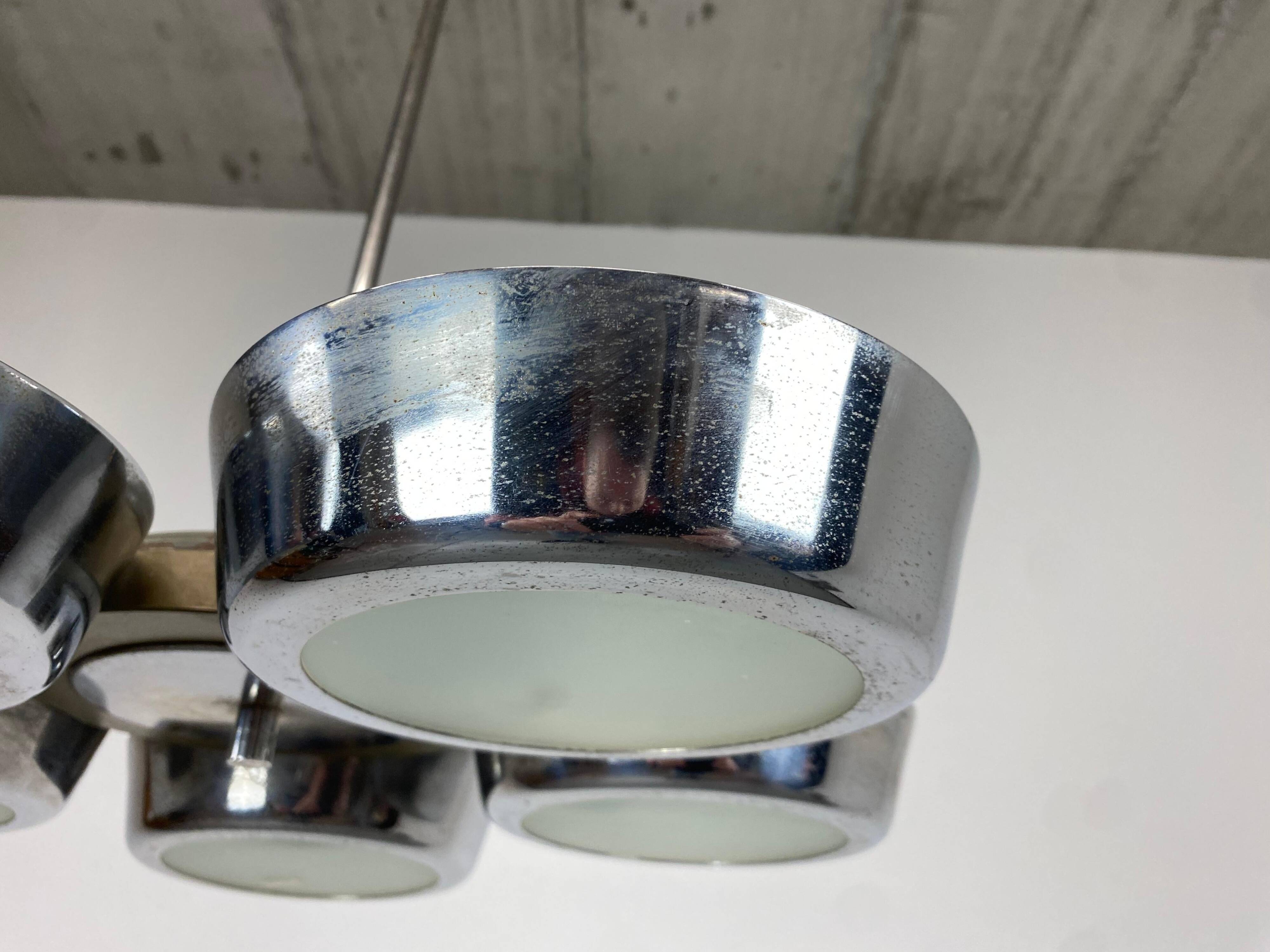 Suspended UFO lamp from the space age