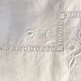 Nappe rectangulaire brodée 285 x 185 cm