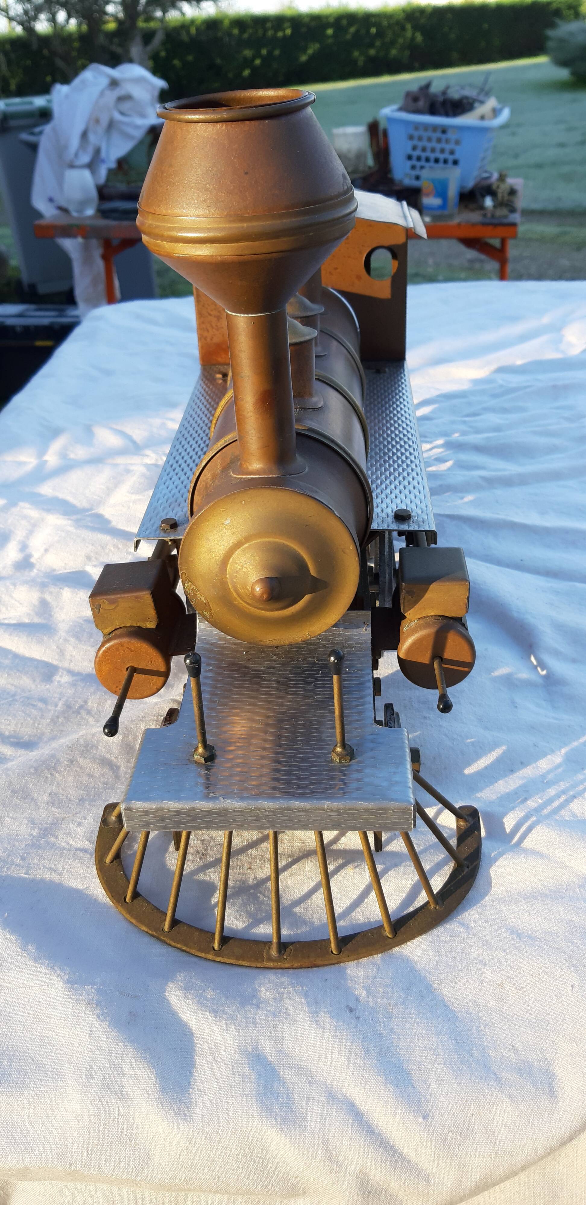 Locomotive copper red