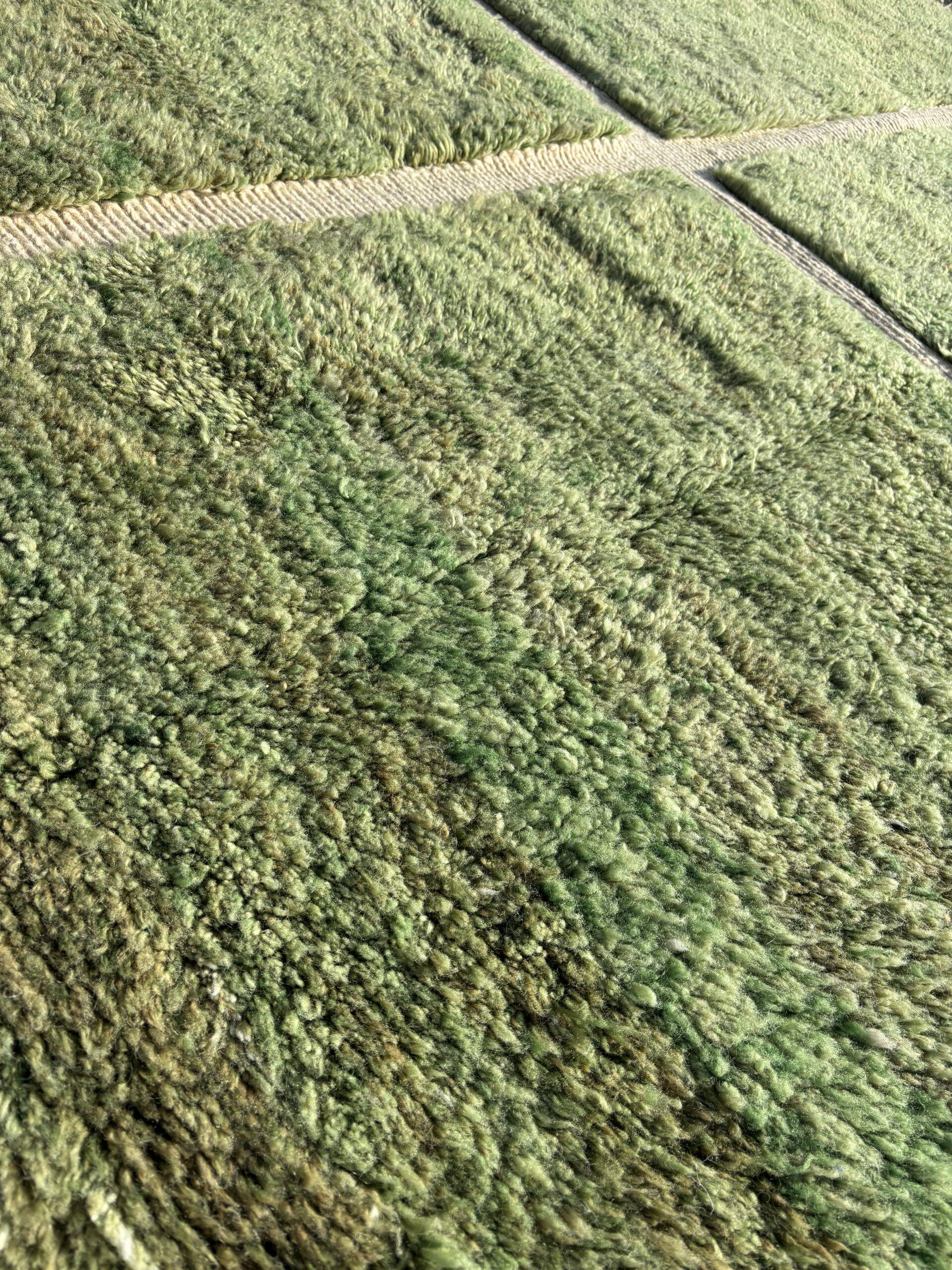 Boujaad Green rug handwoven in natural wool size 250cm×150cm