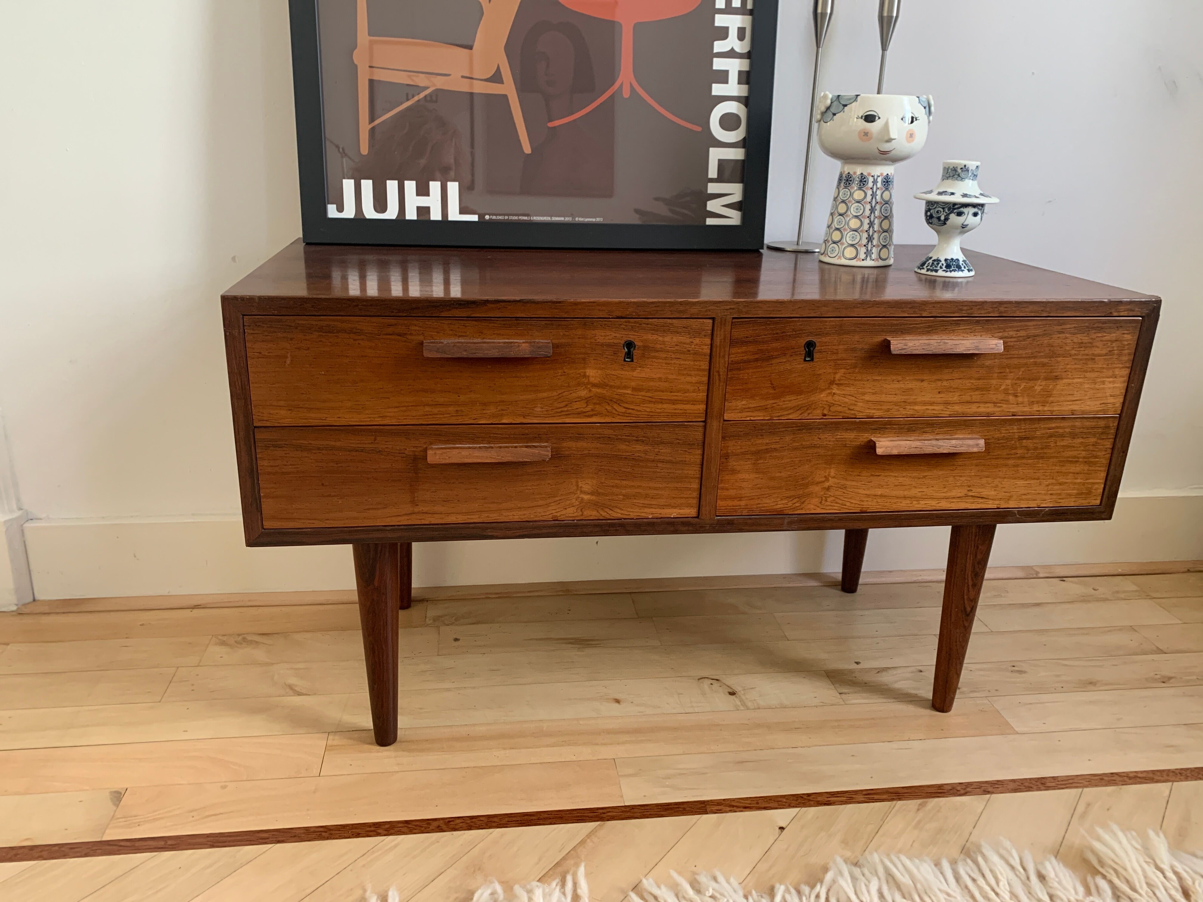 Rosewood chest of drawers