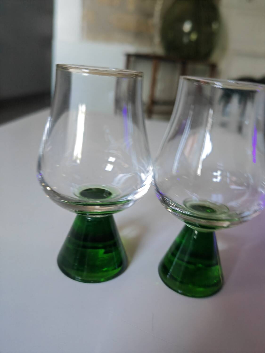 Glasses with uraline legs