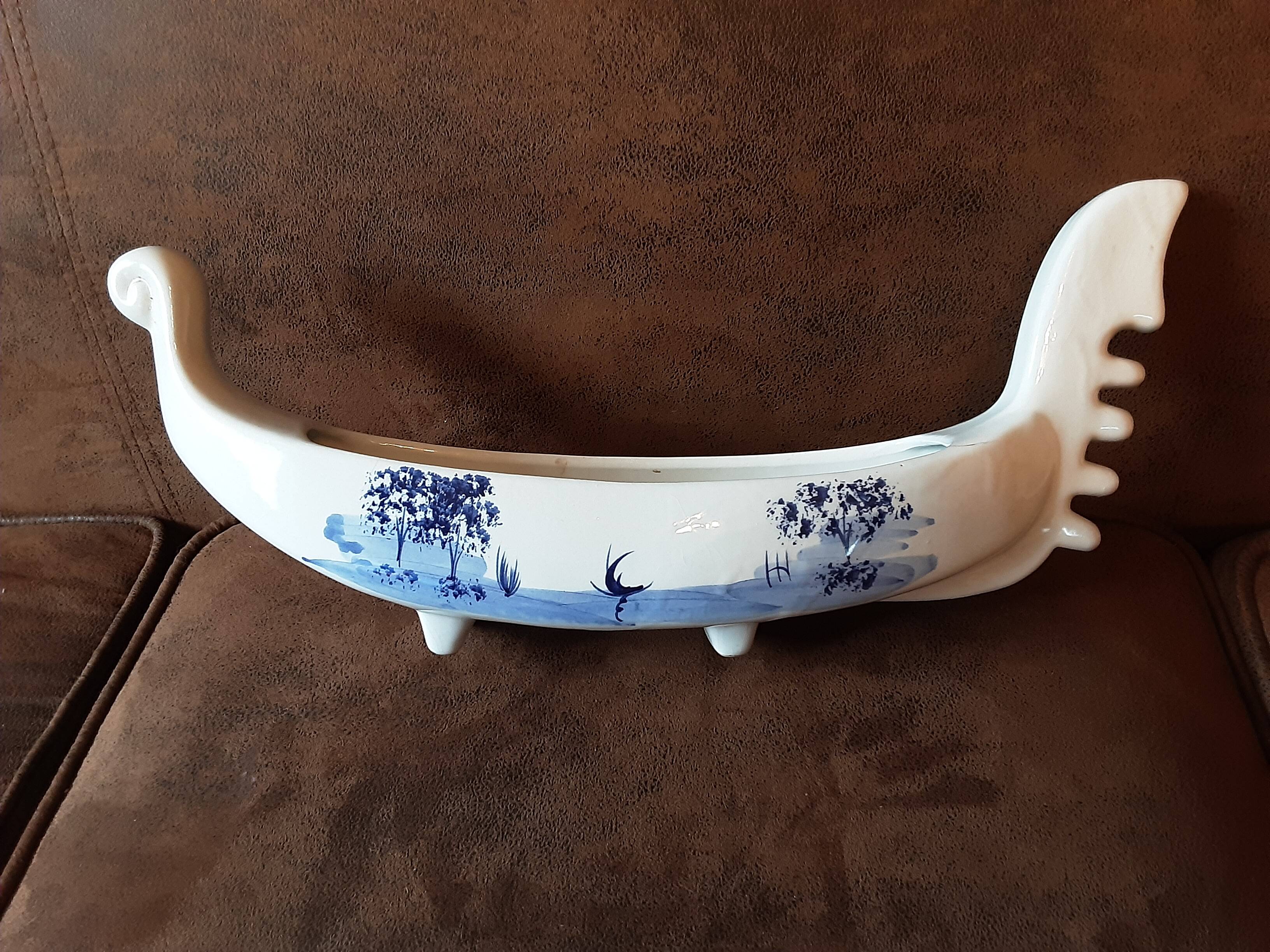 Ceramic barge trinket