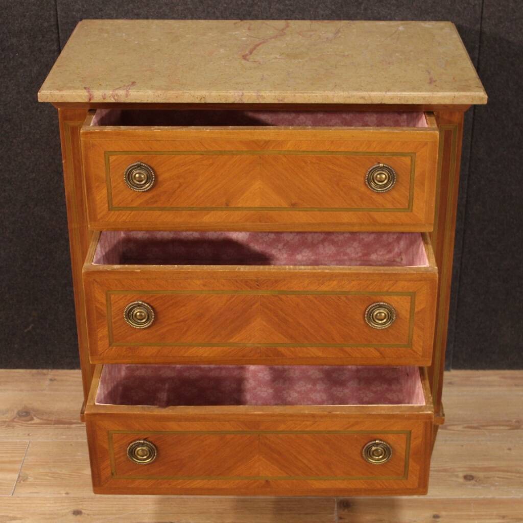 Petite commode française de style Louis XVI