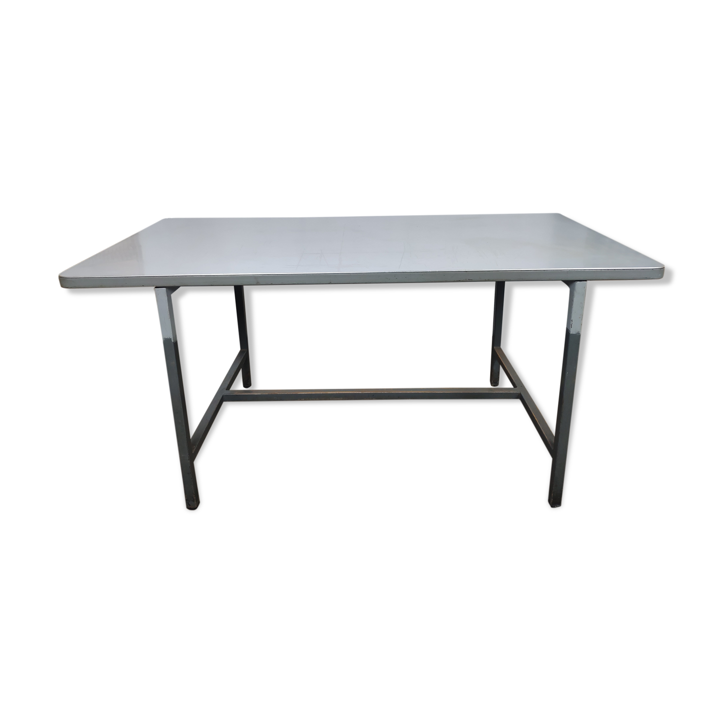 Table métallique industrielle