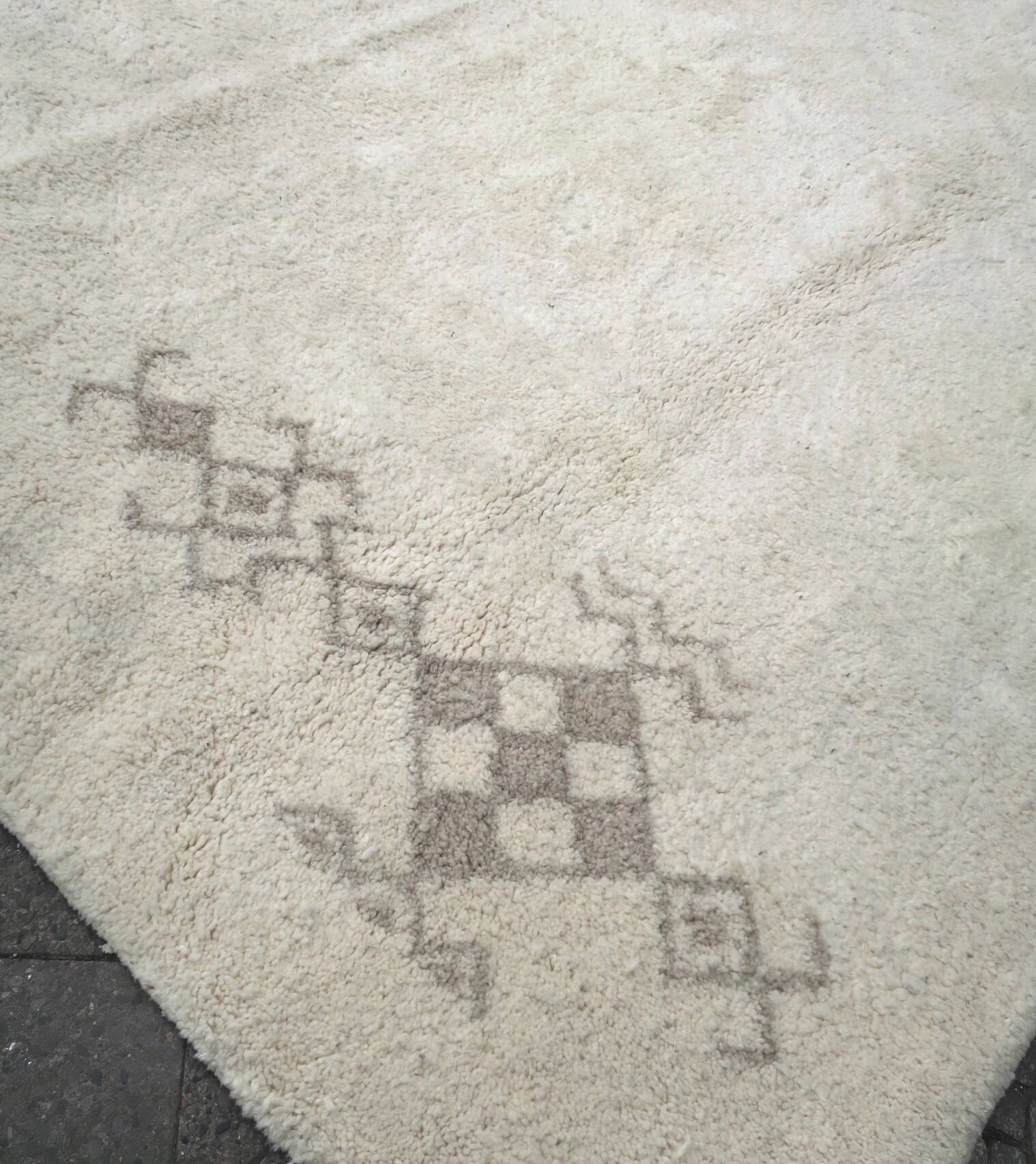 Mid century Moroccan hand-knotted wool Beni-Ourain carpet 230cm x 330cm