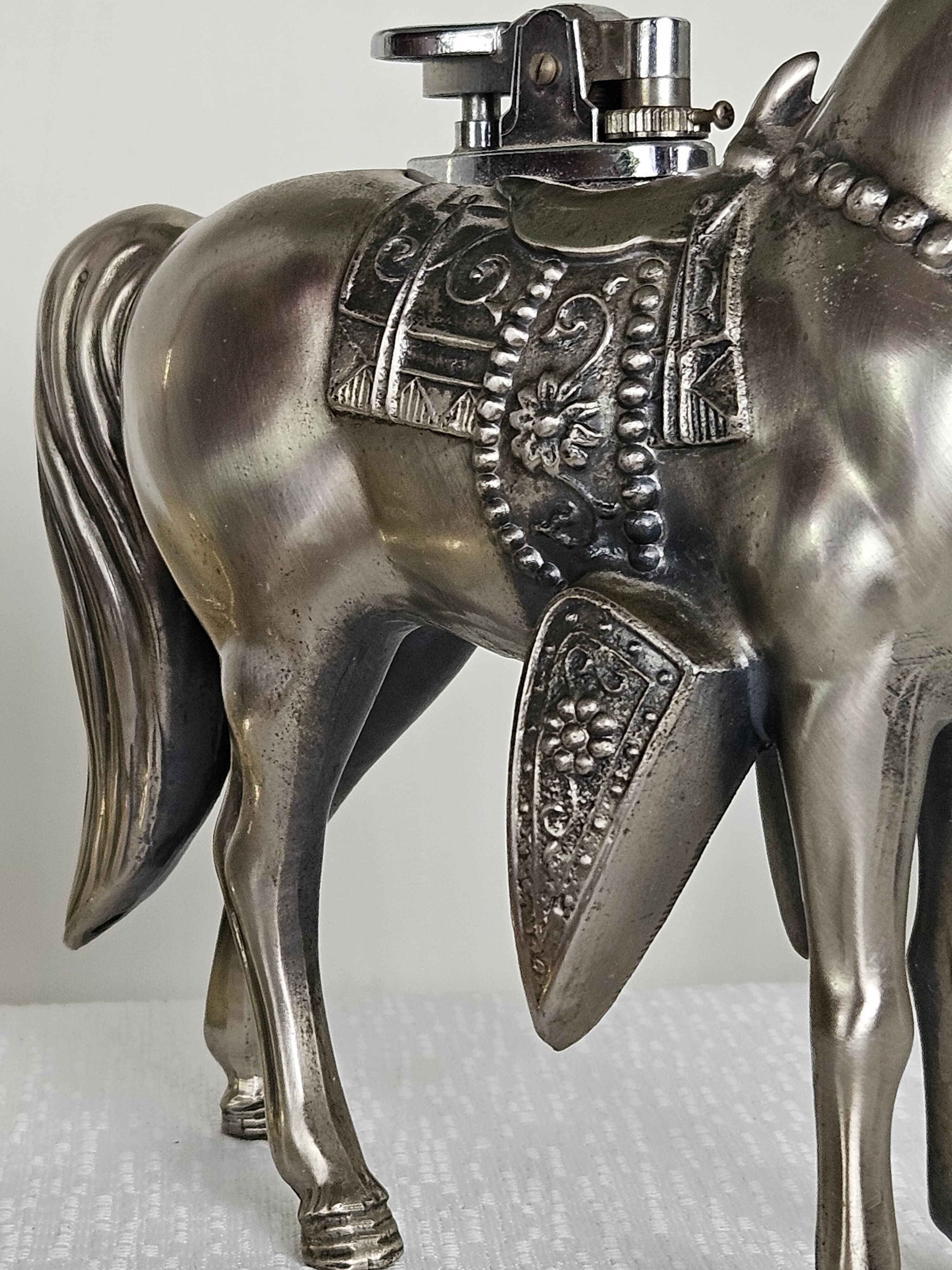 Decorative horse table lighter