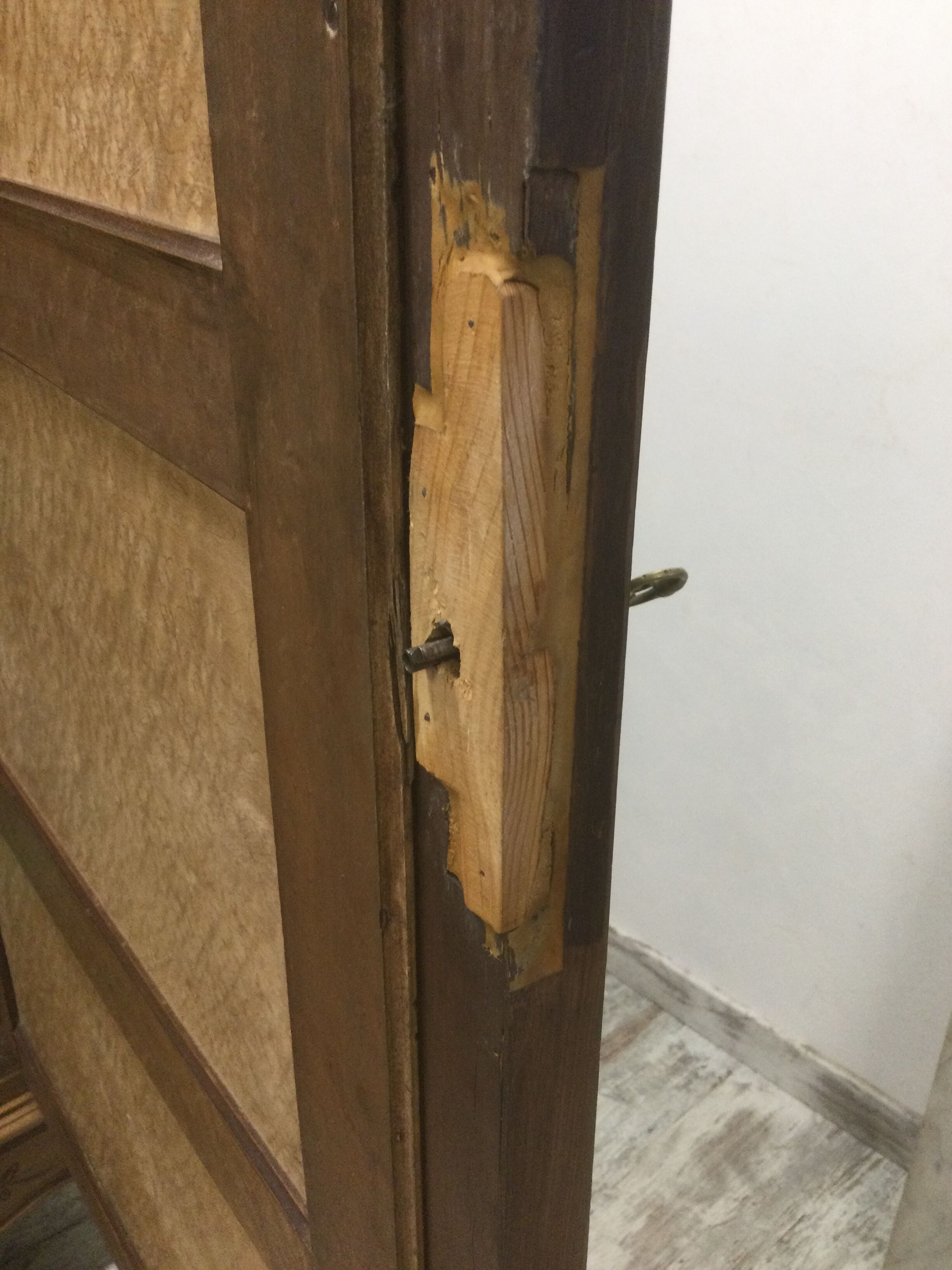 Bonnetière with mirror