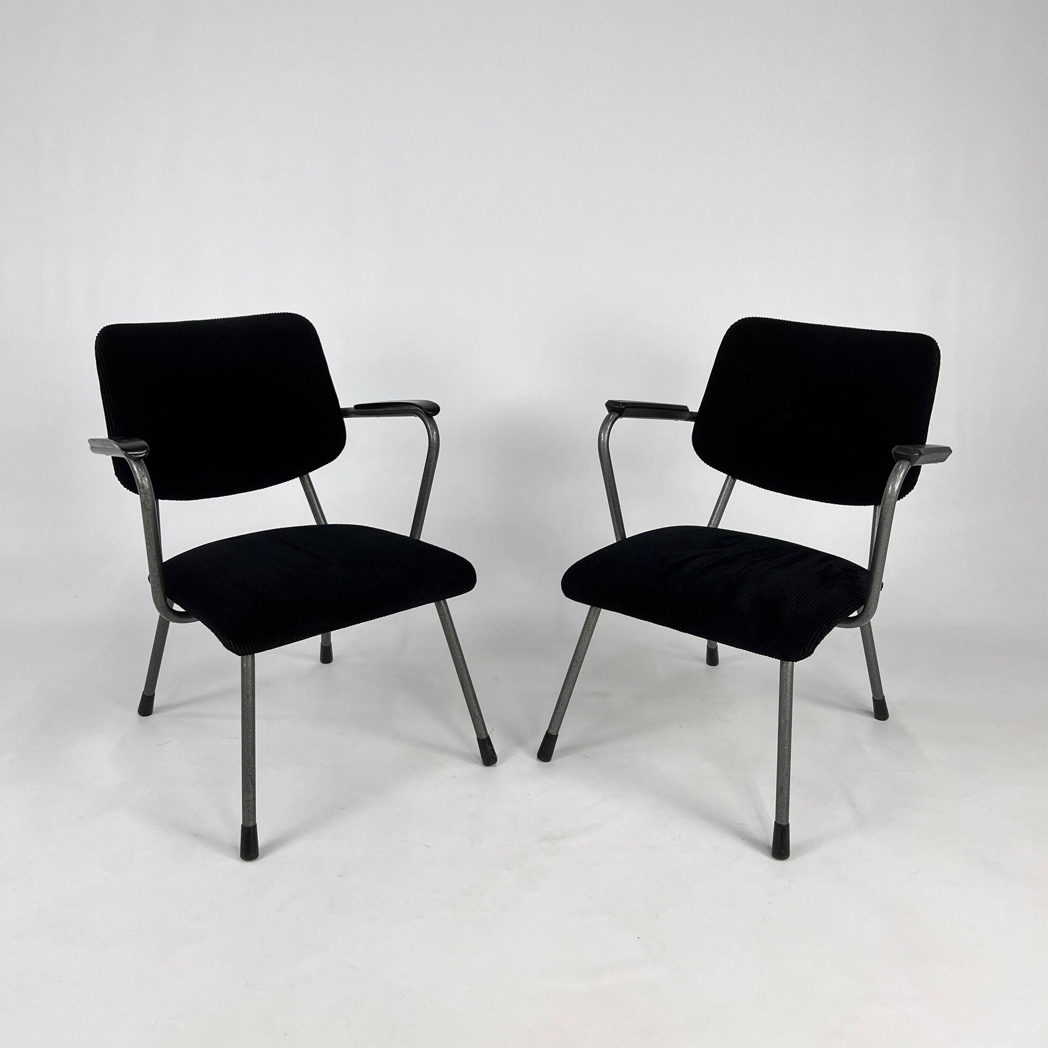 Set of 2 Gispen R5 Lounge Chairs, 1960s