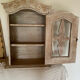 Armoire en bois cerusé