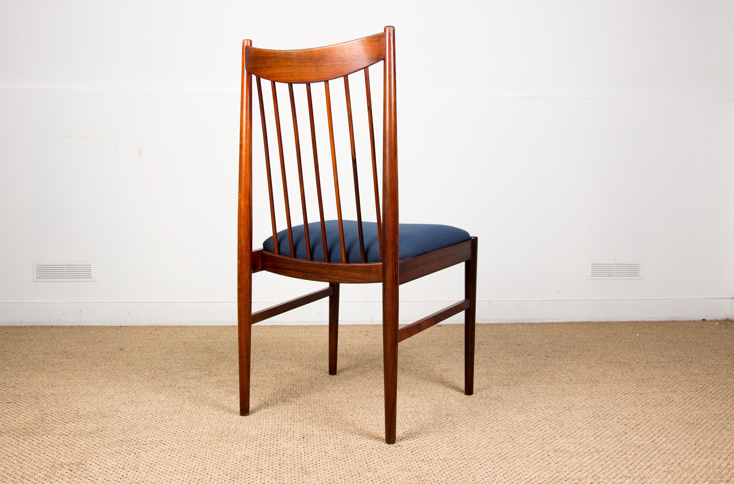 Series of 6 Danish chairs in Rio palissandre by Arne Vodder for Sibast 1960.