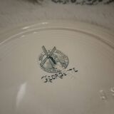 2 vintage Georgette dinner plates.