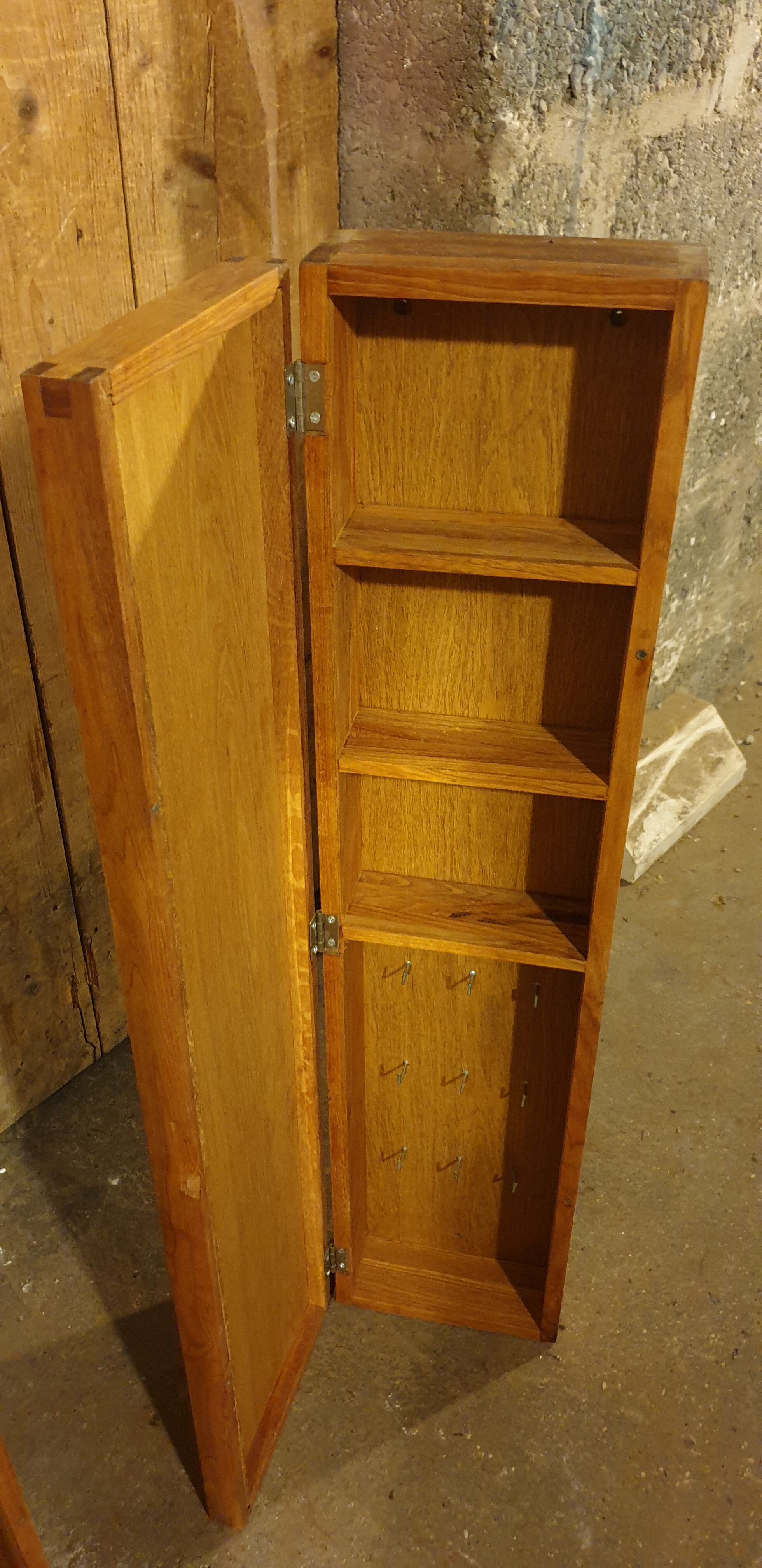 Paire de meubles collones porte clé