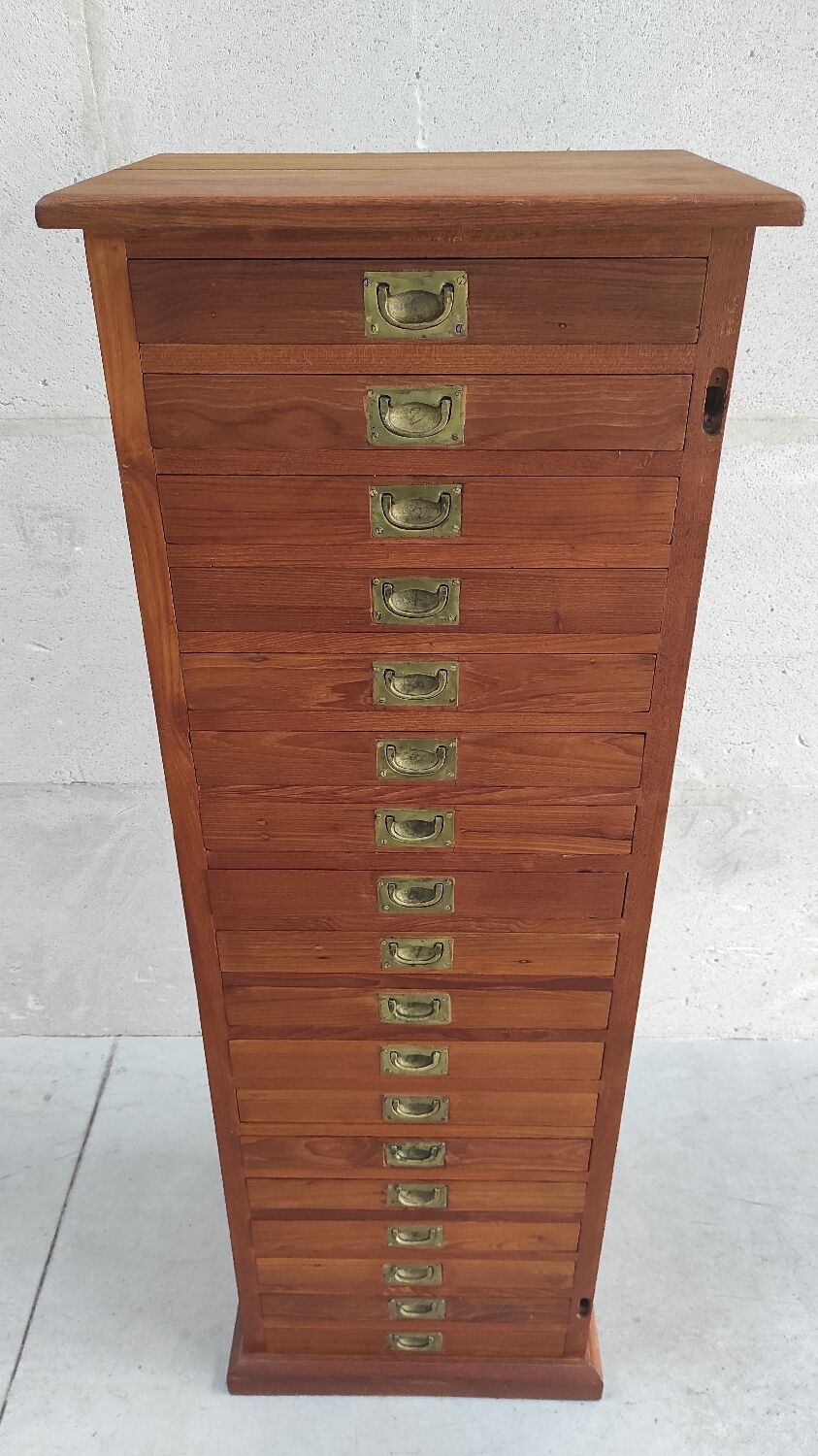 Trade furniture with drawers