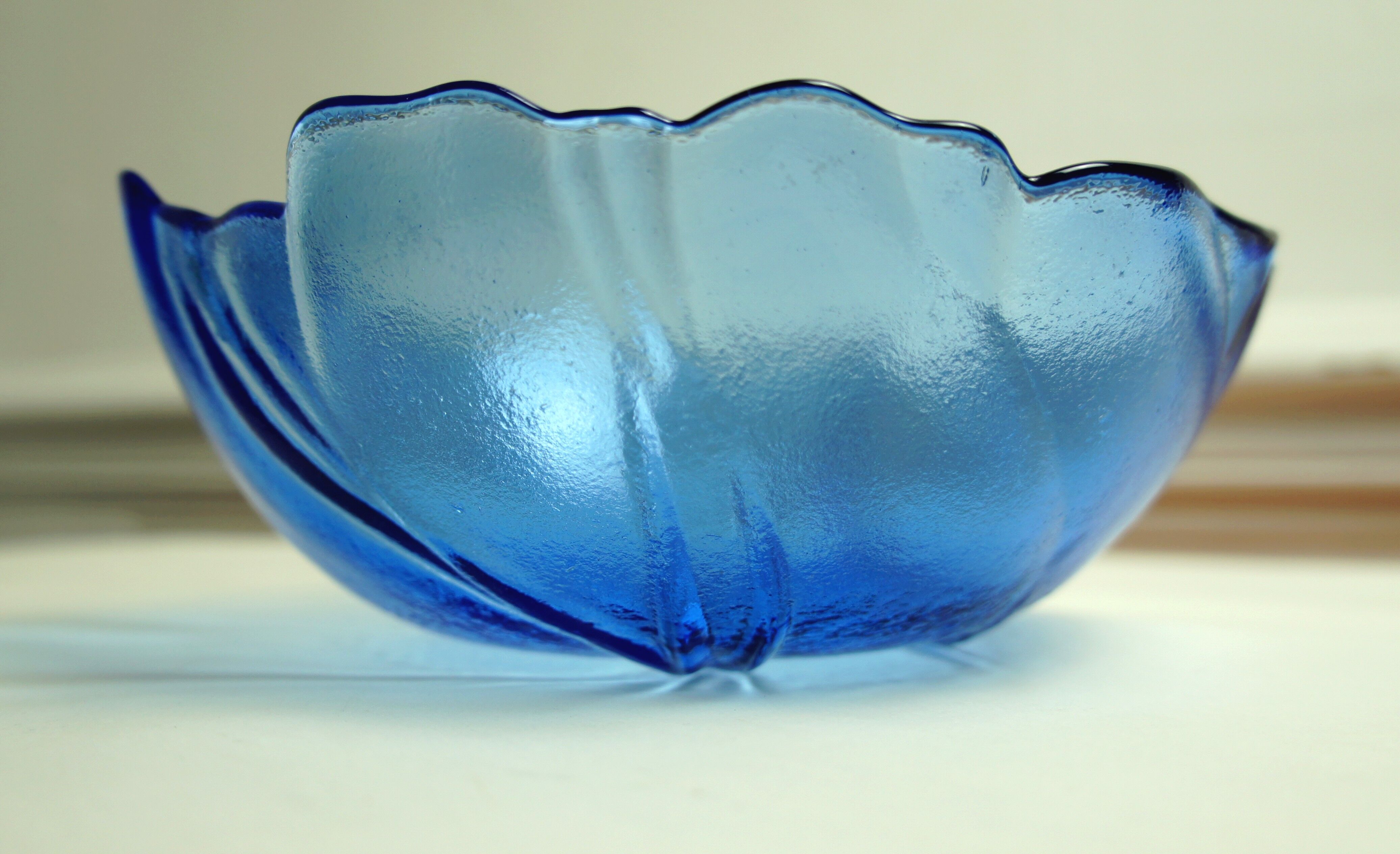 Blue leaf glass salad bowl cup