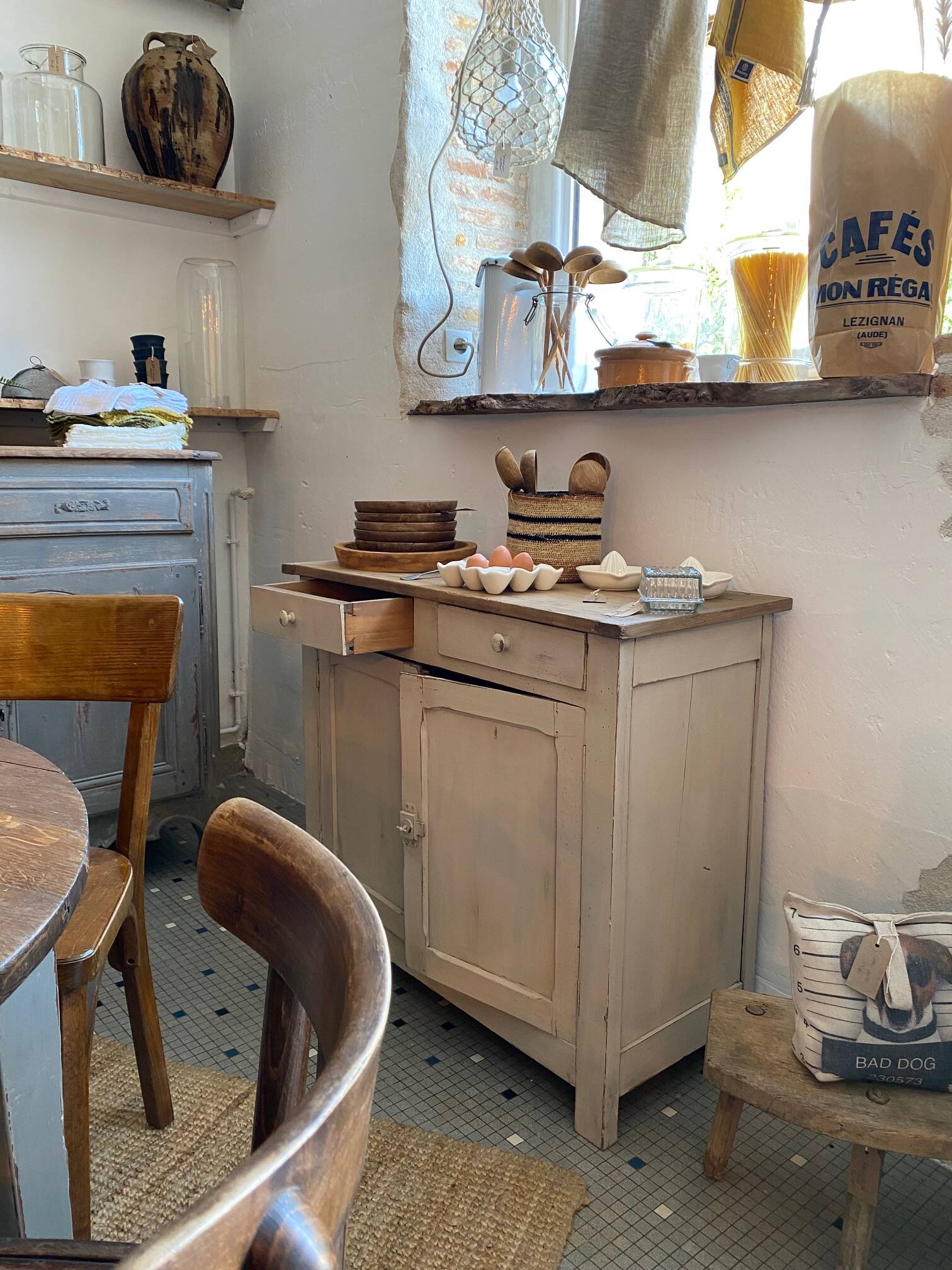 Buffet parisien patiné