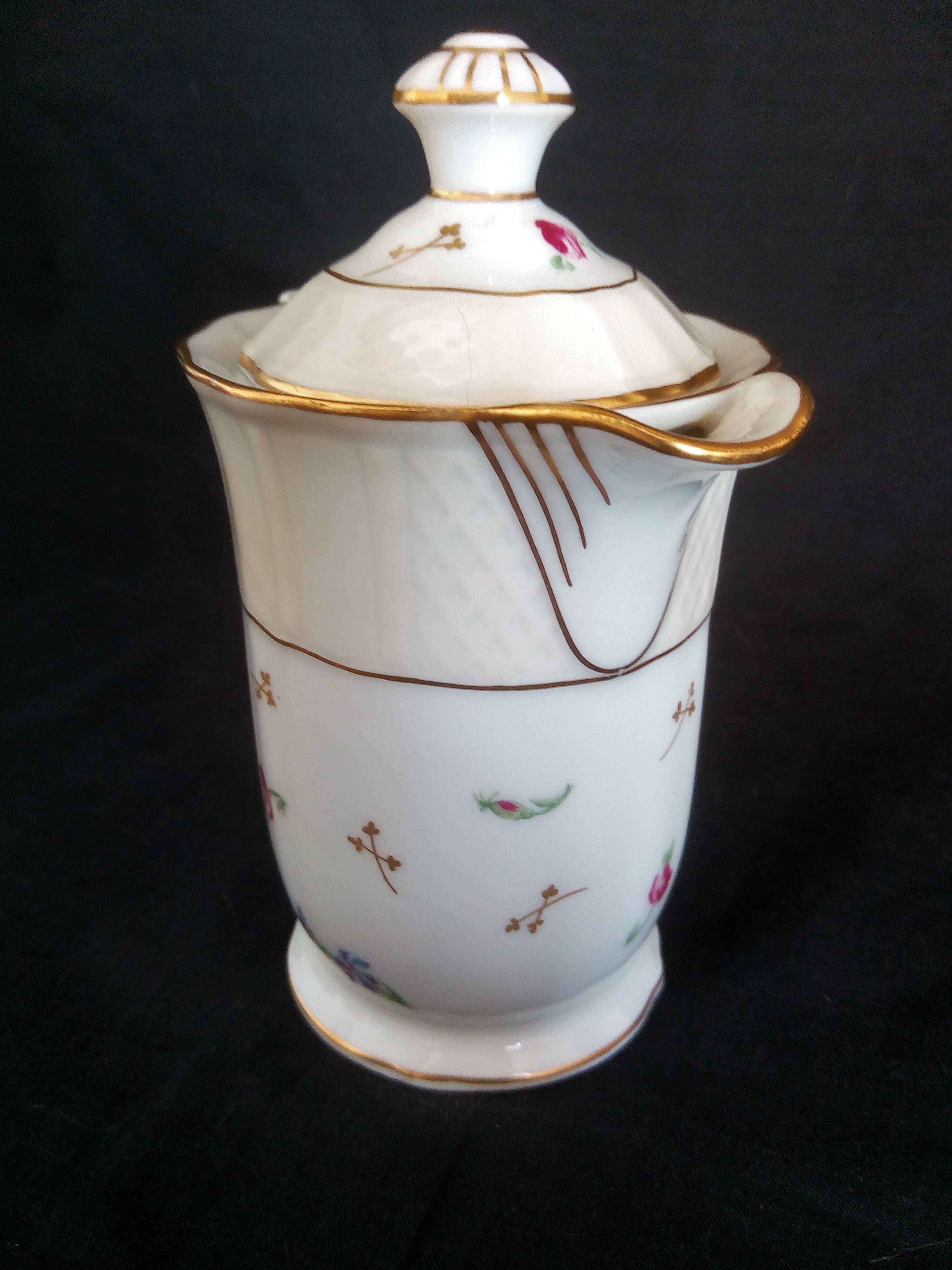 L. Bernardaud & Cie. - Limoges porcelain coffee set, Pompadour model, 1900s - 1927s