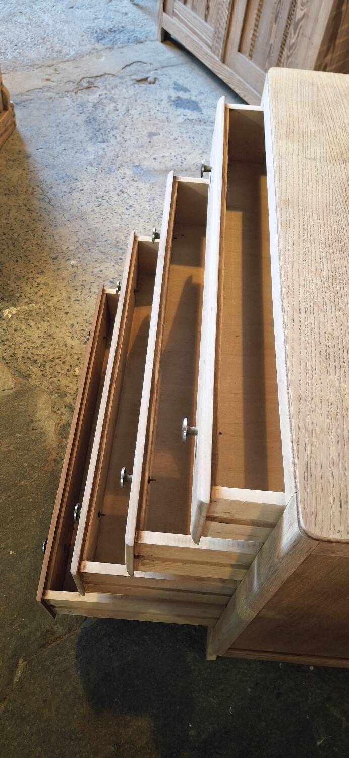 Oak chest of drawers
