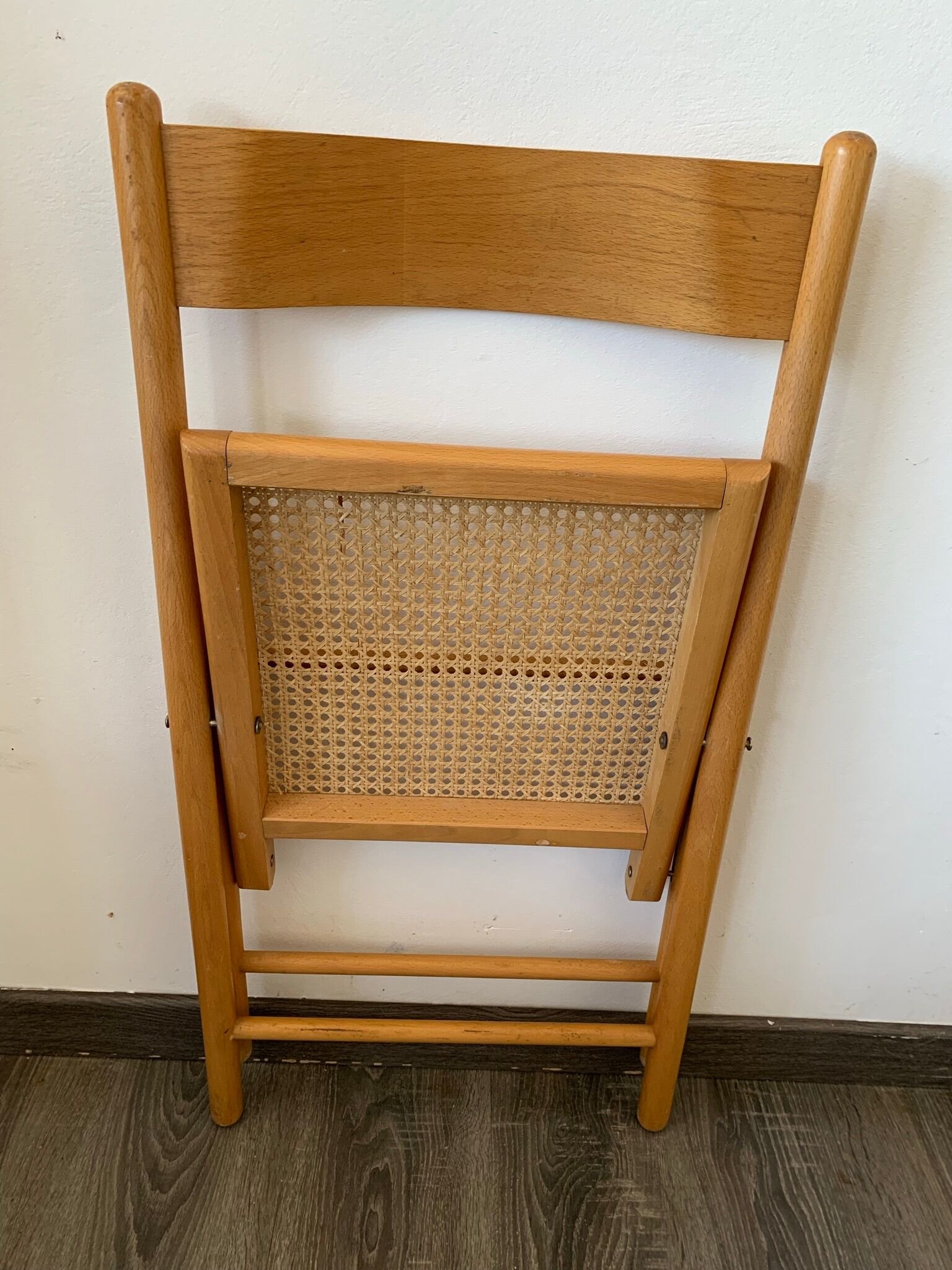 Folding cannee chair