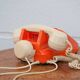 Téléphone orange et beige vintage, téléphone à touches, appareil téléphonique, rétro