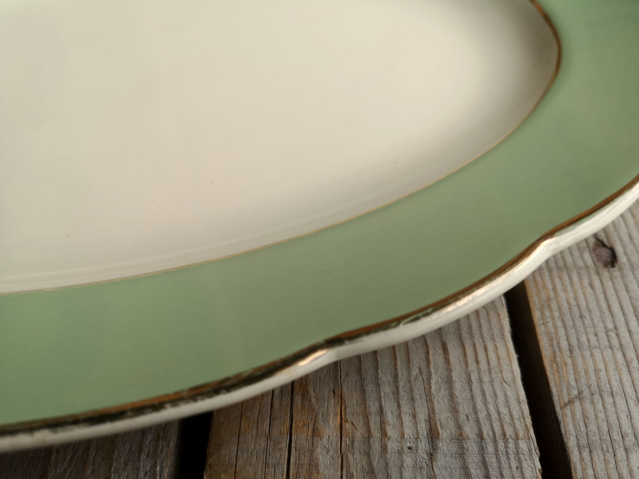 Oval Ceramics Plate Villeroy Boch Green Edge Mint and Gold