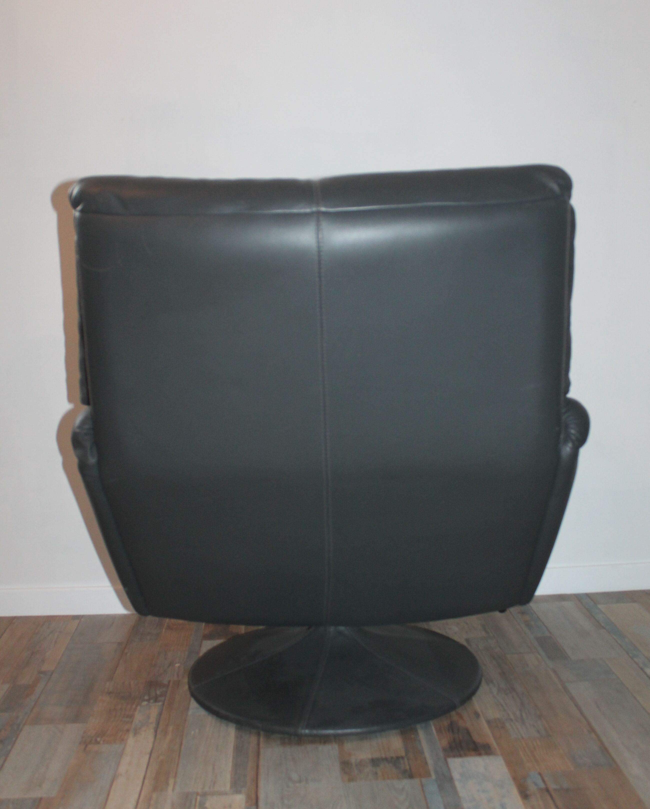 Fauteuil et ottoman cuir Leolux par Axel van Enthoven