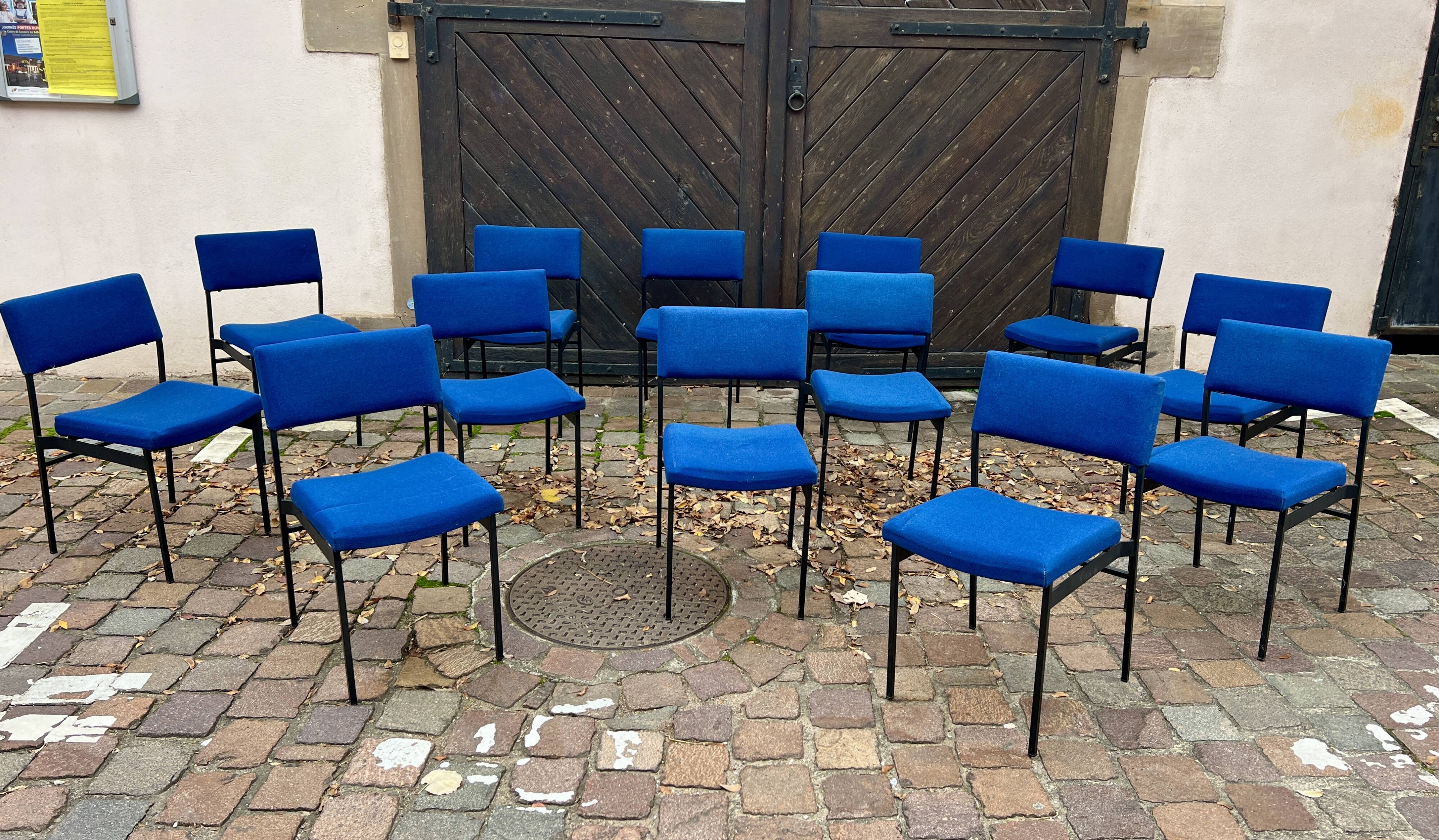 🪑 Set of 13 vintage blue fabric chairs – black metal legs – Guer style