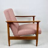 Fauteuil GFM-142 conçu par Edmund Homa des années 70, en bouclé rose - 2 pièces disponibles.