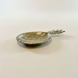 Empty pineapple pocket in silver metal
