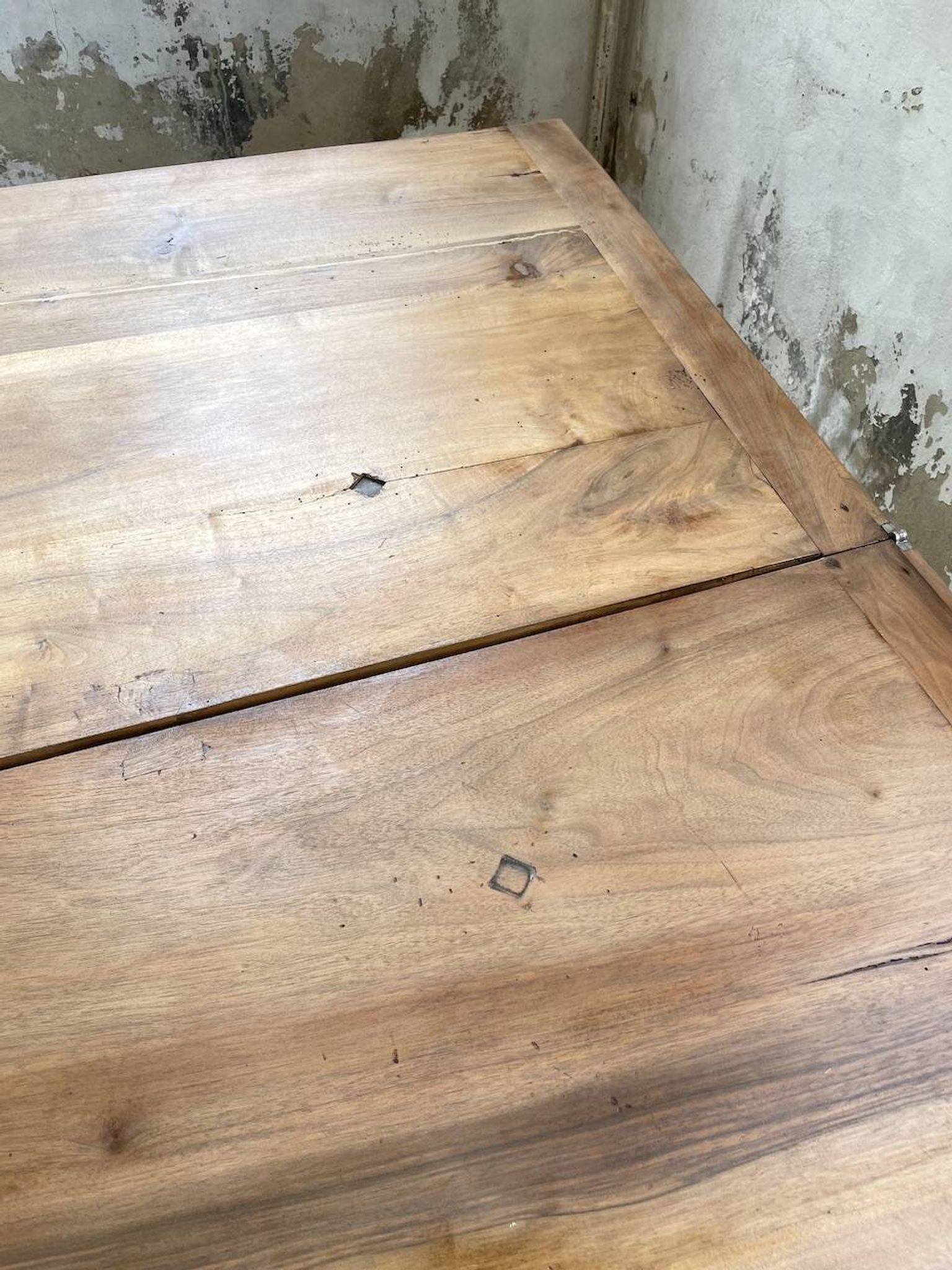 Table de ferme noyer plateau pivotable à allonges