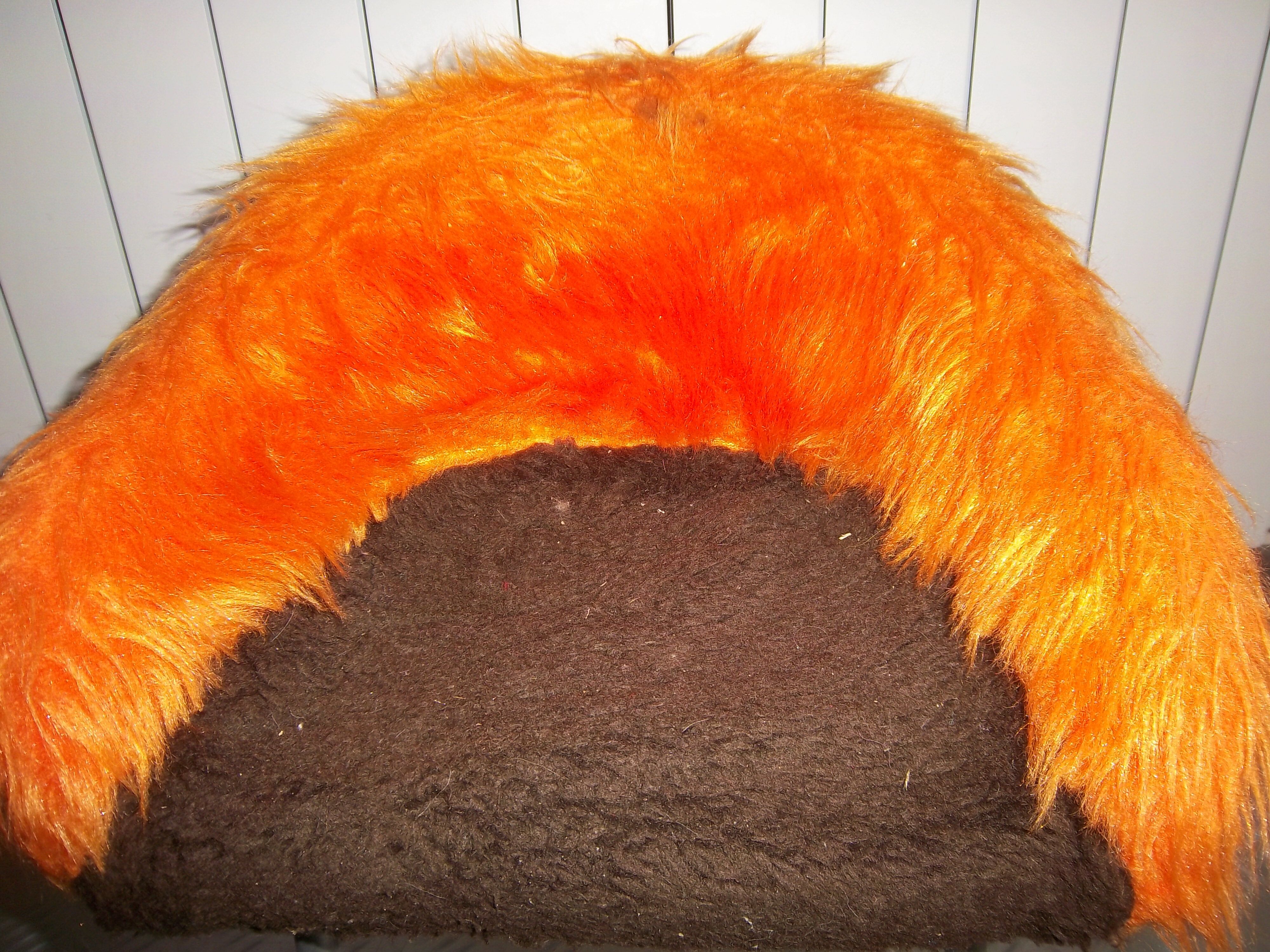 Armchair of child in 1970, metal and orange rug