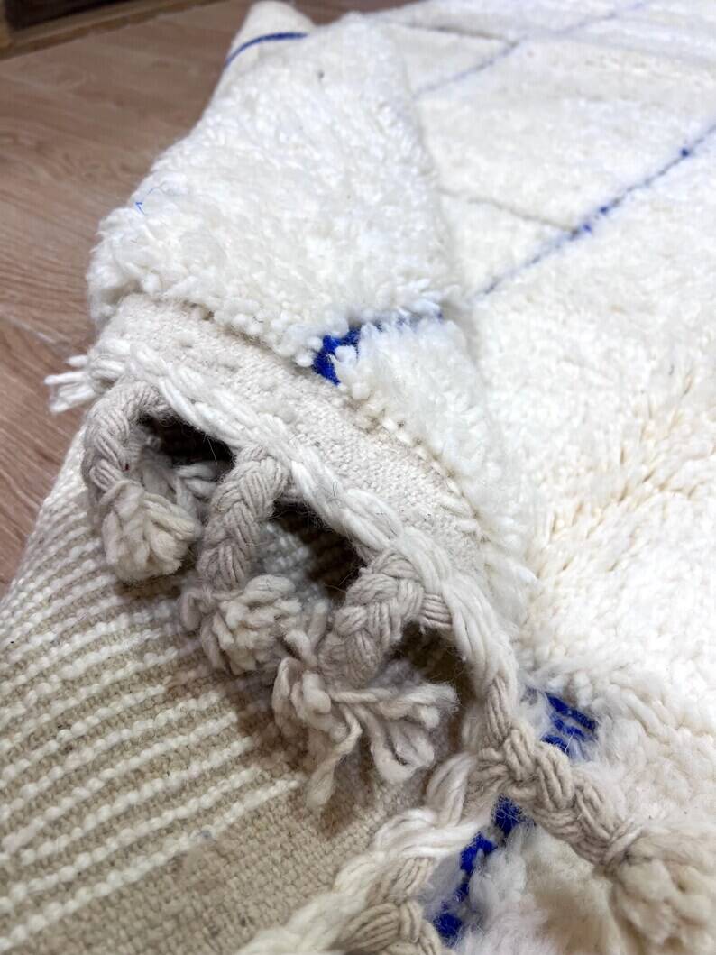 White and blue rug 250cmx150cm
