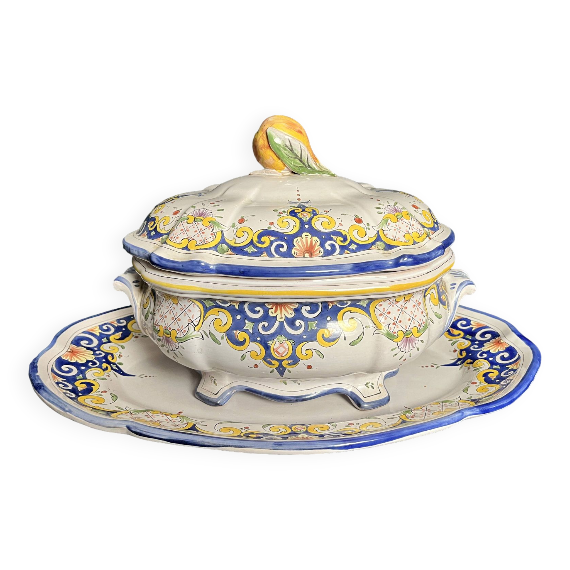 Angoulême Le Renoleau earthenware soup tureen set, 20th century