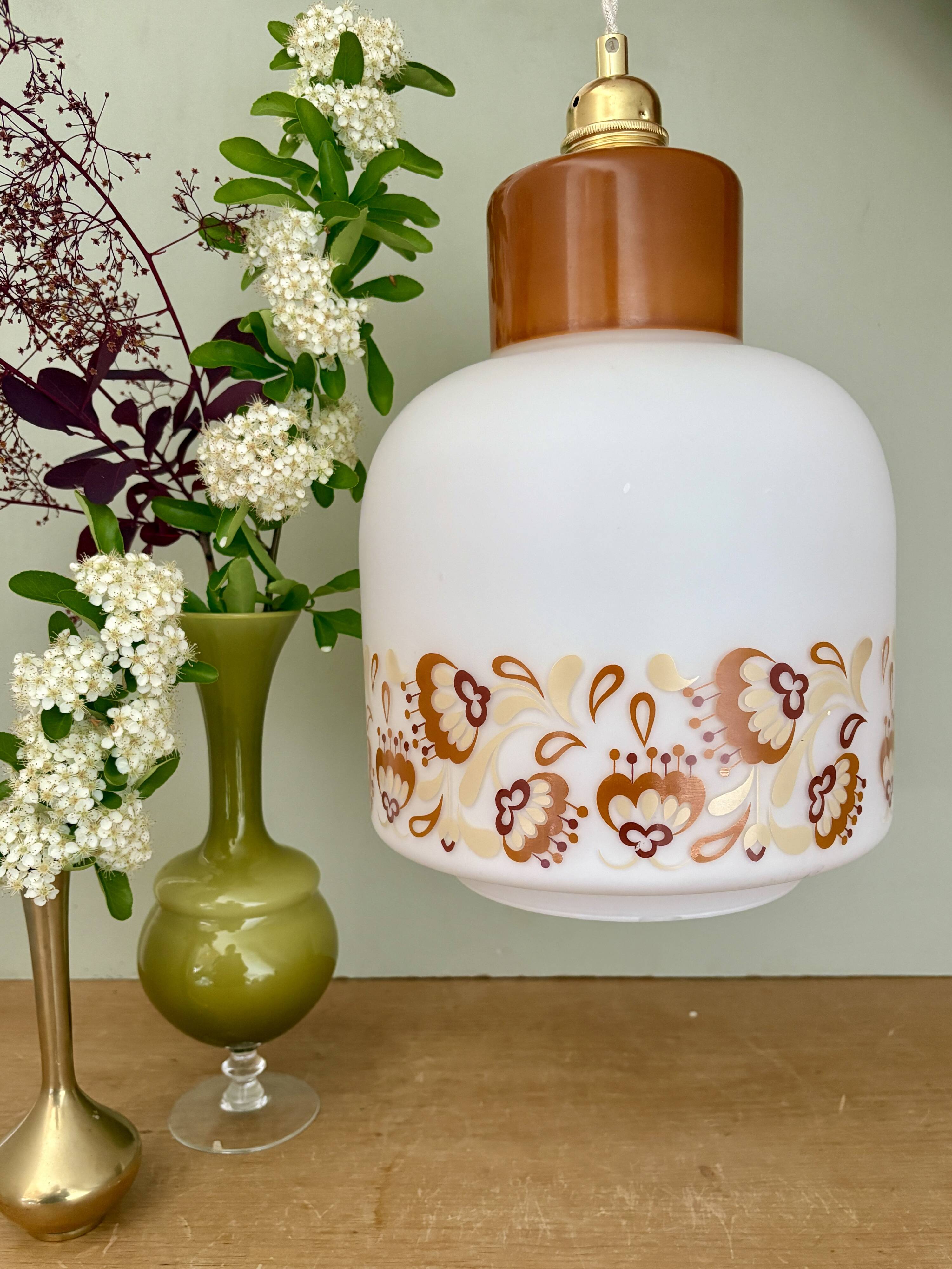 Suspension globe vintage années 70 en opaline