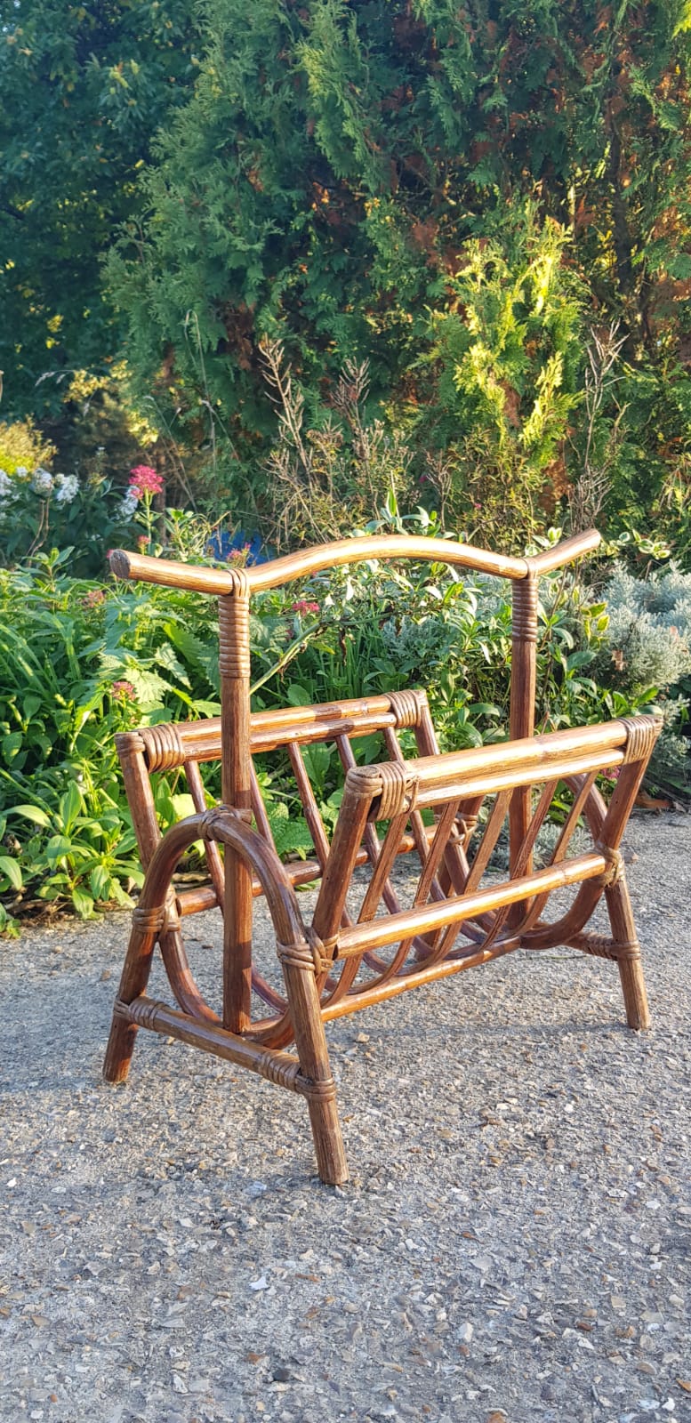 Rattan magazine rack 70s