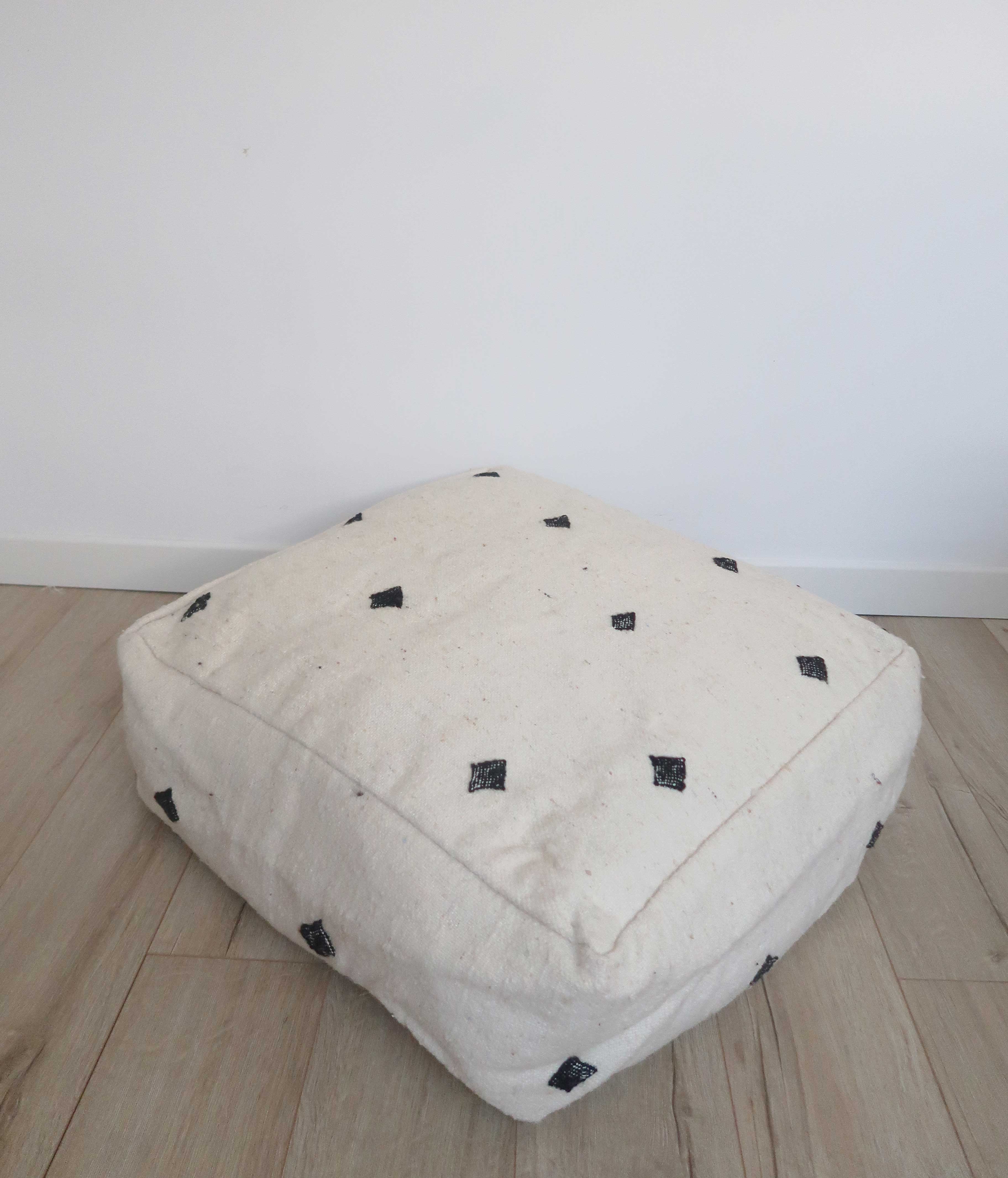 Berber pouf cover Béni Ouarain with black and white diamonds