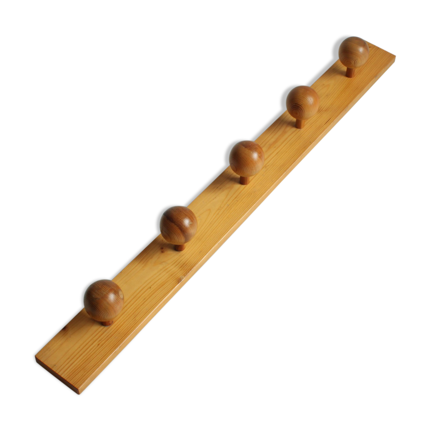 Scandinavian pine wooden ball shaped coat hooks, 1970s.
