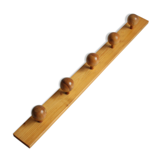 Scandinavian pine wooden ball shaped coat hooks, 1970s.