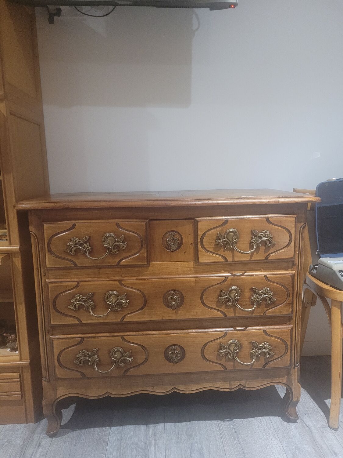 Antique chest of drawers
