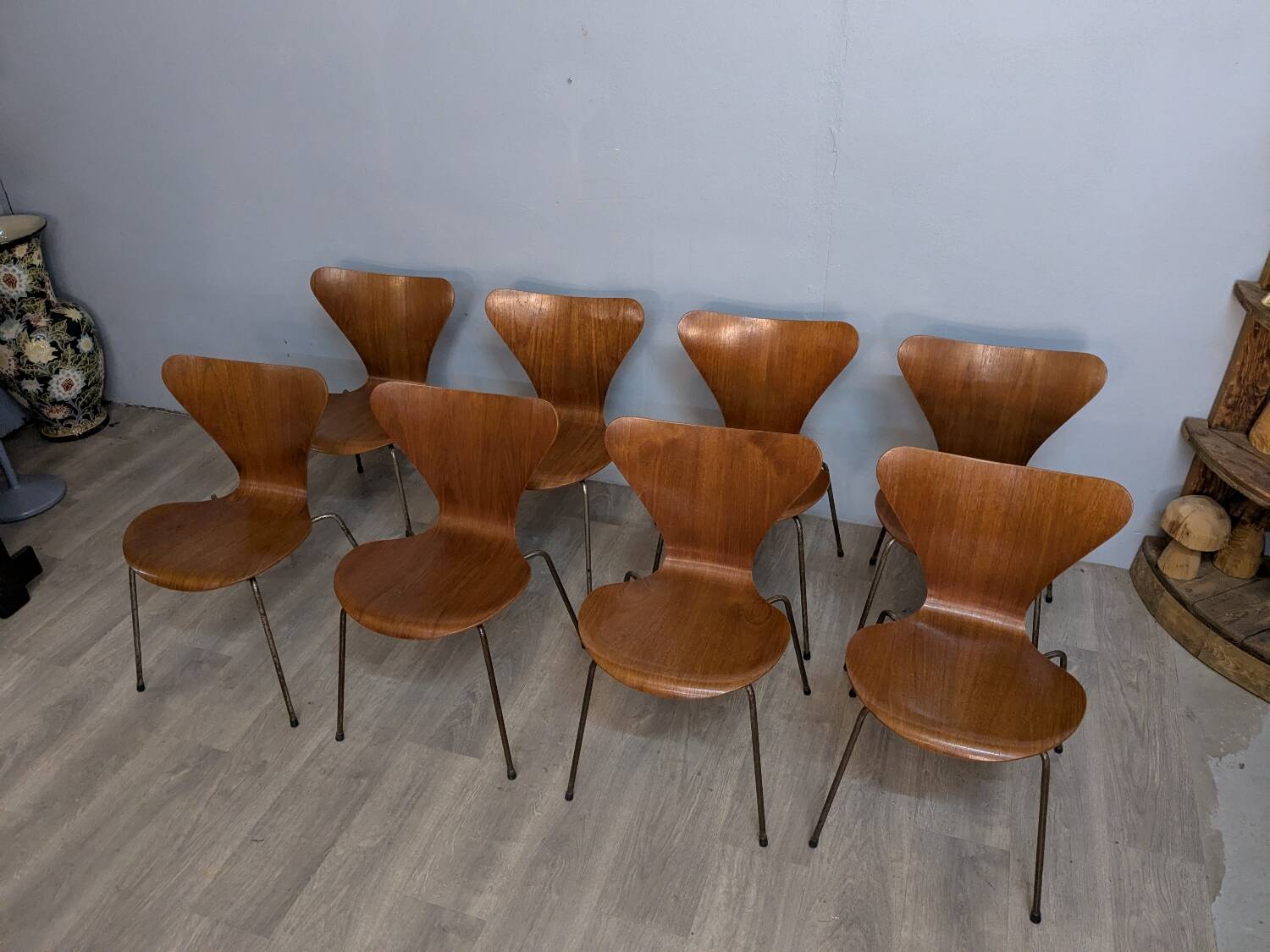 8 Arne Jacobsen Series 7 chairs
