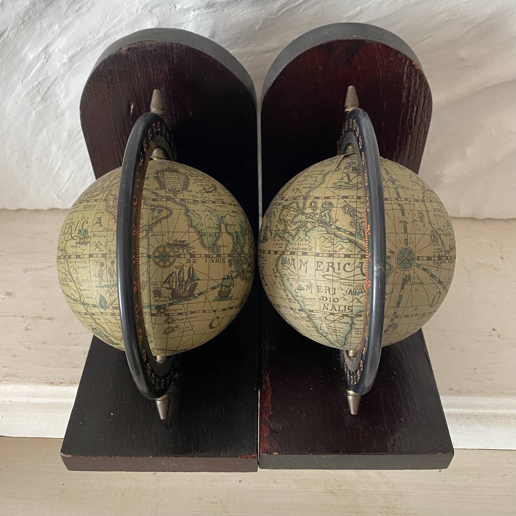 Serre livres mappemonde globes terrestre