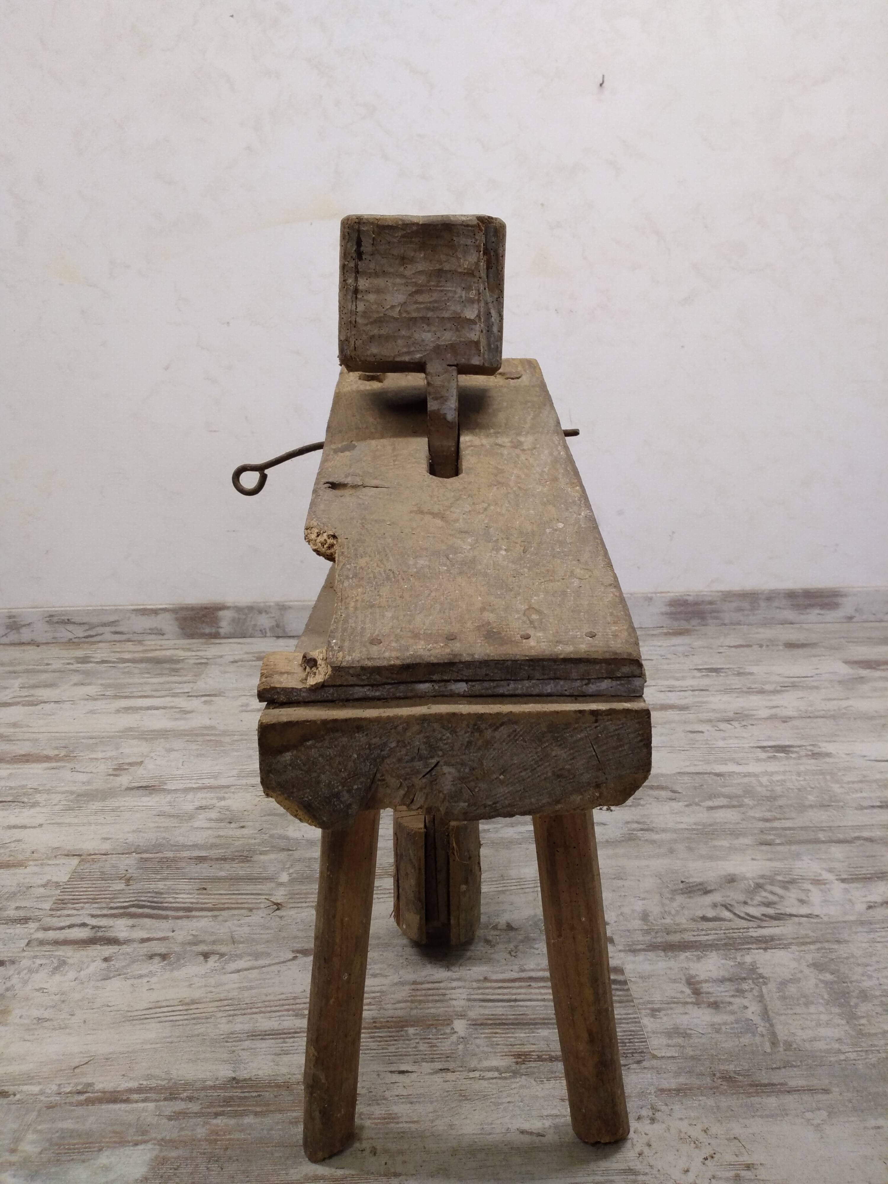 Old tané bench