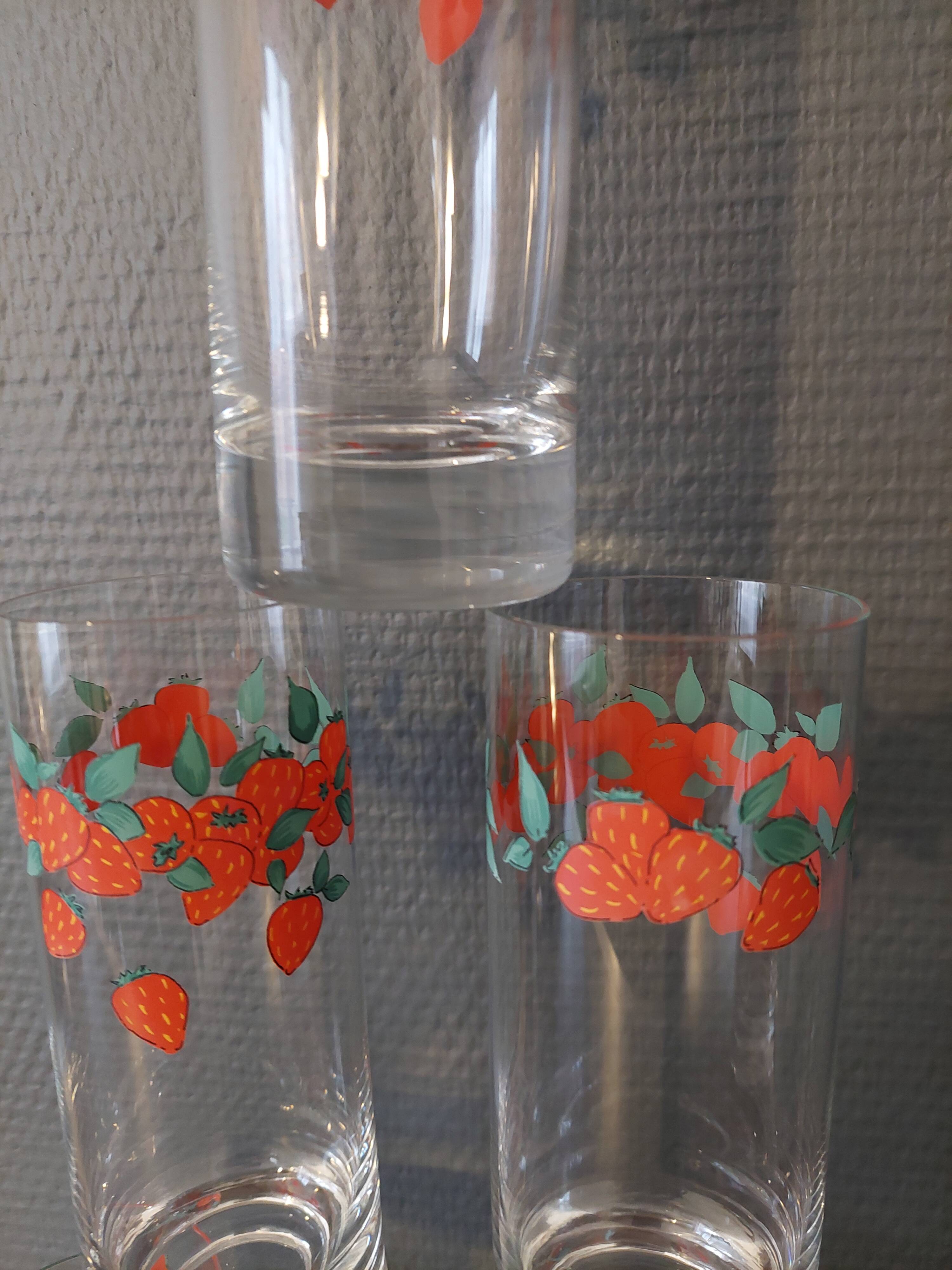 Set of 6 vintage strawberry pattern glasses