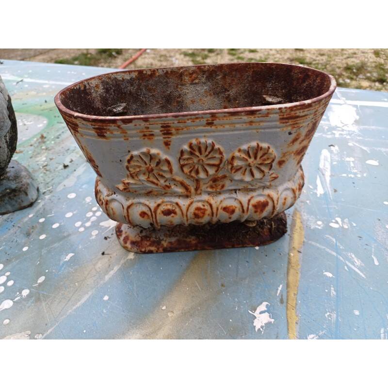4 cast iron planters from 1900 from Charleville-Mézières