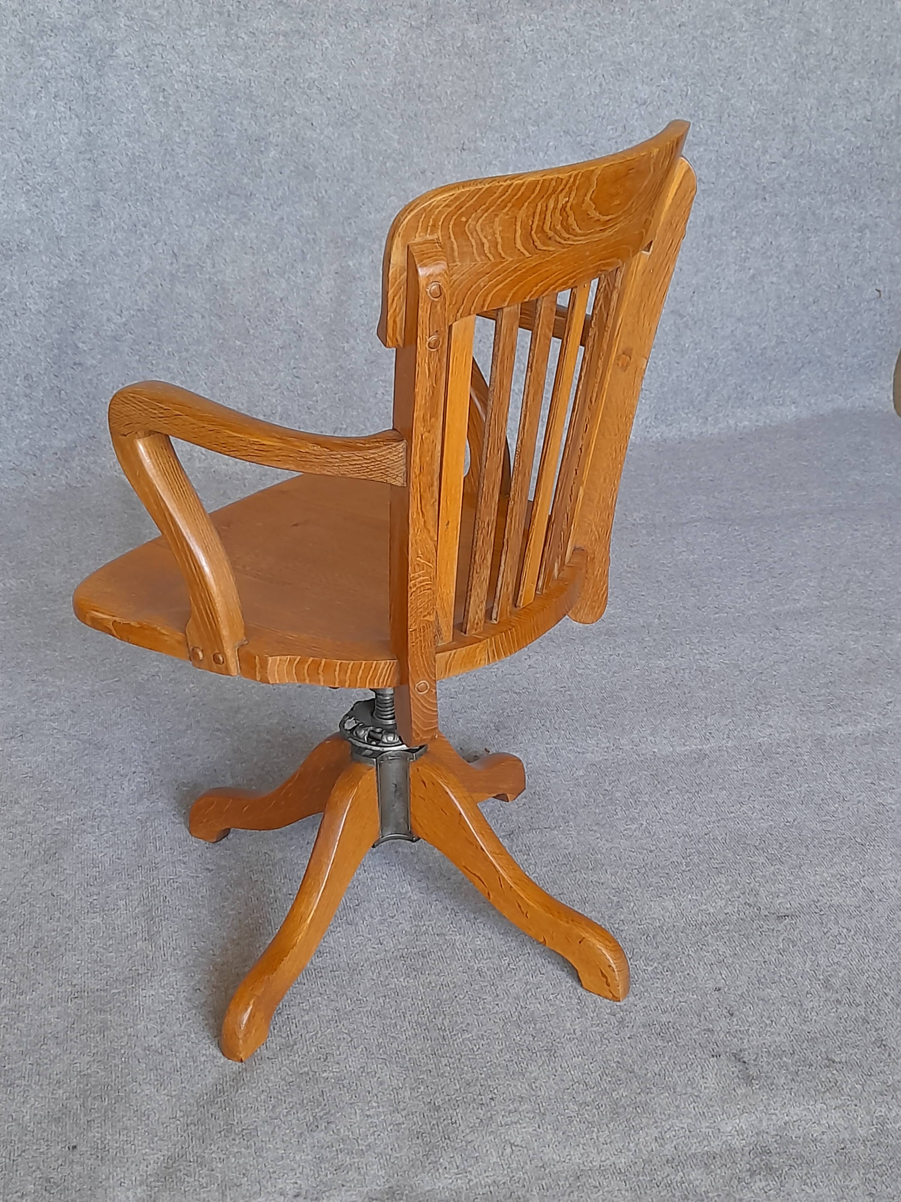 Swivel office chair from around 1940