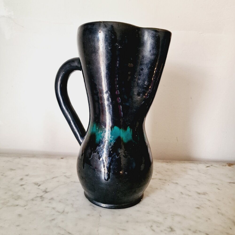 Vintage ceramic jug from Accolay.