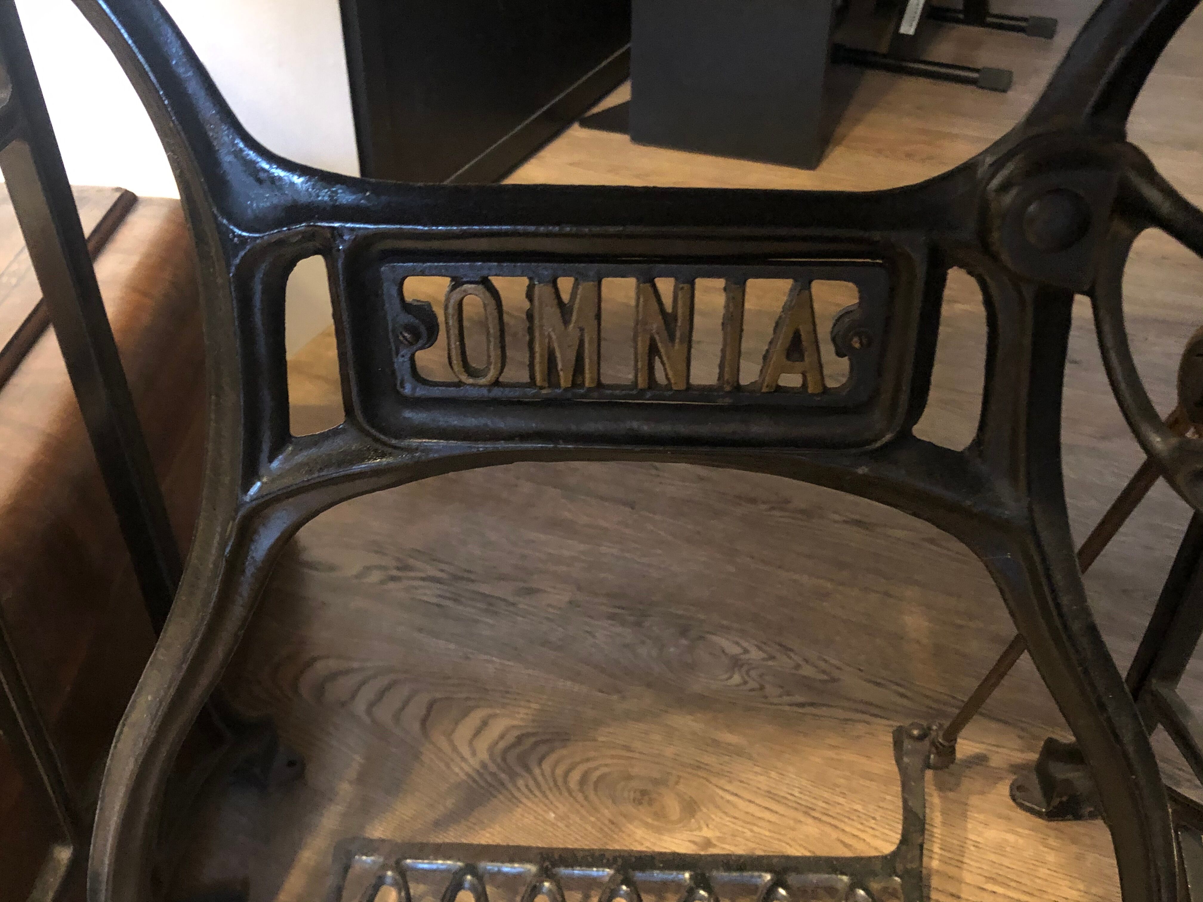 Omnia old sewing machine