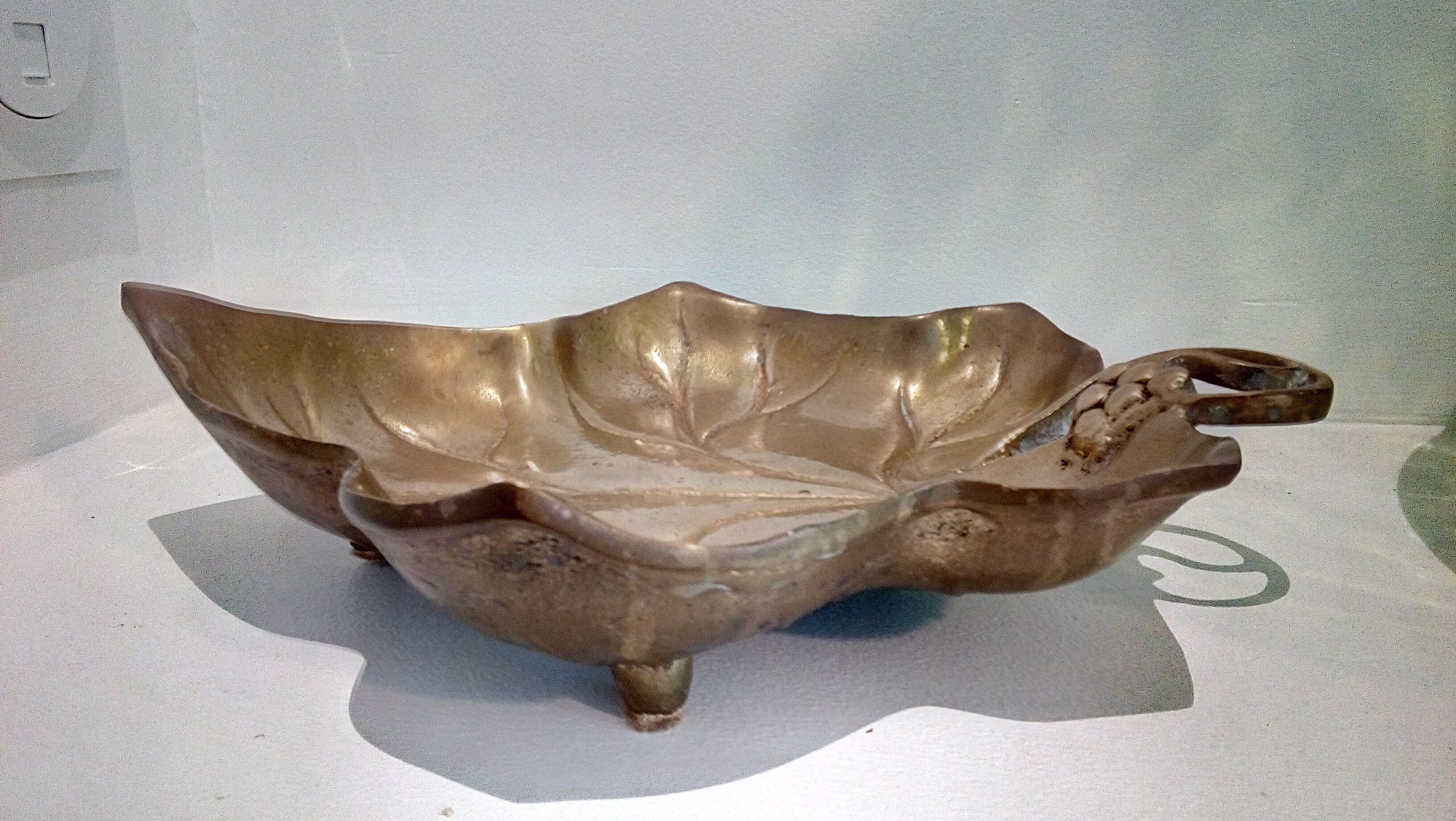 Brass leaf catchall